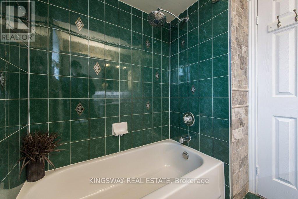 5607 Shillington Drive W, Mississauga, Ontario  L5R 3N4 - Photo 36 - W12705220