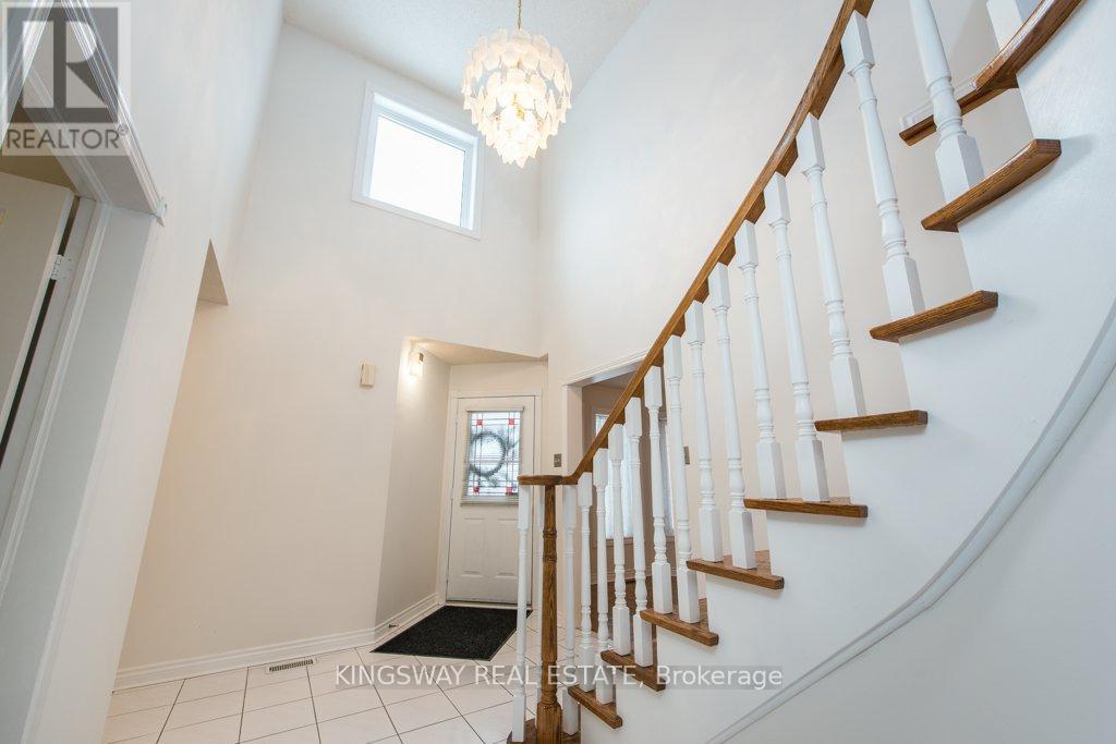 5607 Shillington Drive W, Mississauga, Ontario  L5R 3N4 - Photo 7 - W12705220