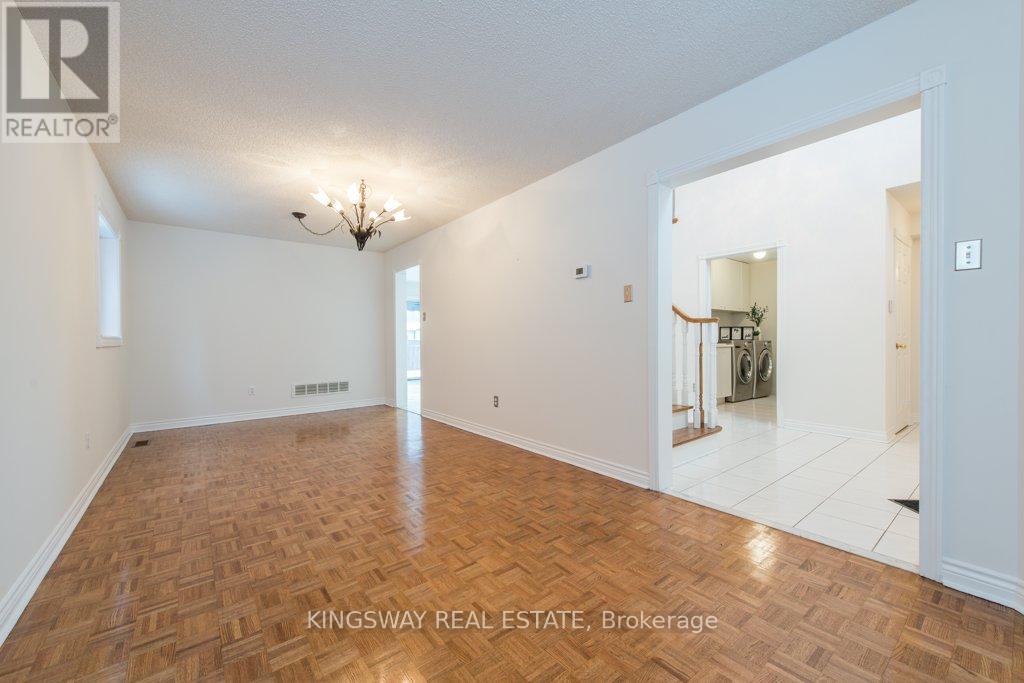 5607 Shillington Drive W, Mississauga, Ontario  L5R 3N4 - Photo 8 - W12705220