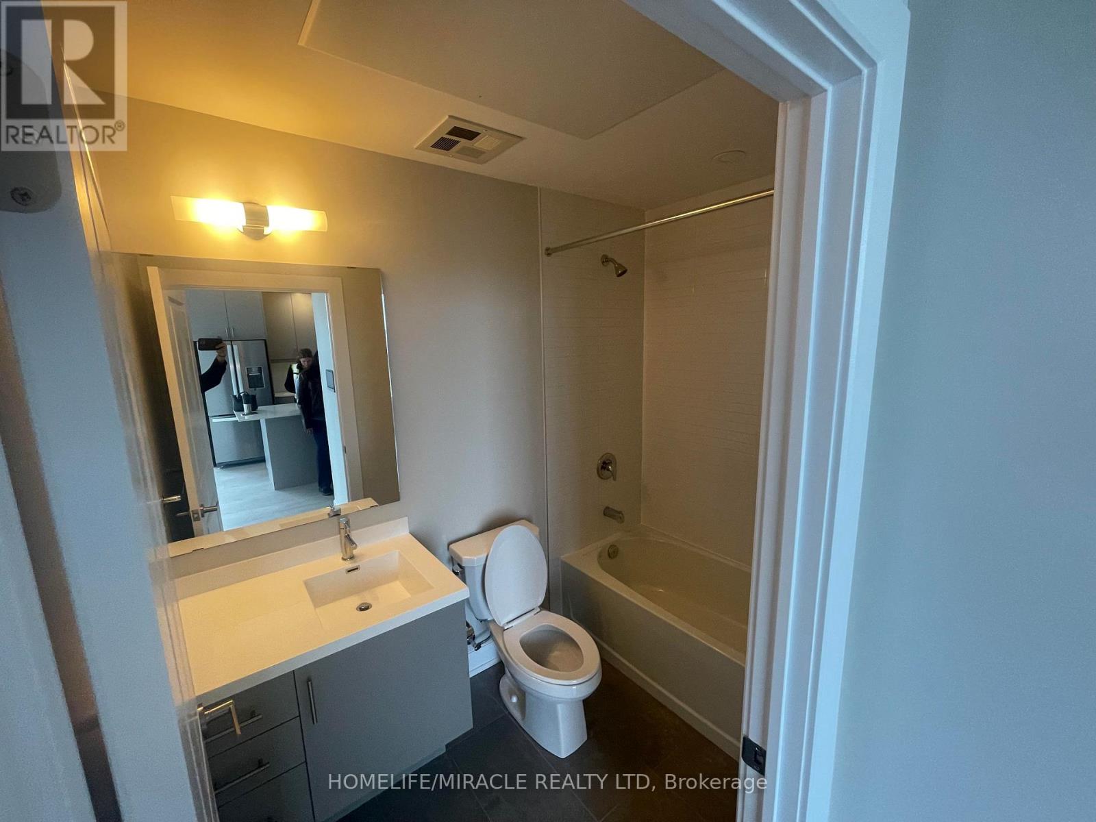 1205 - 3220 William Coltson Avenue, Oakville, Ontario  L6H 7X9 - Photo 5 - W12705230