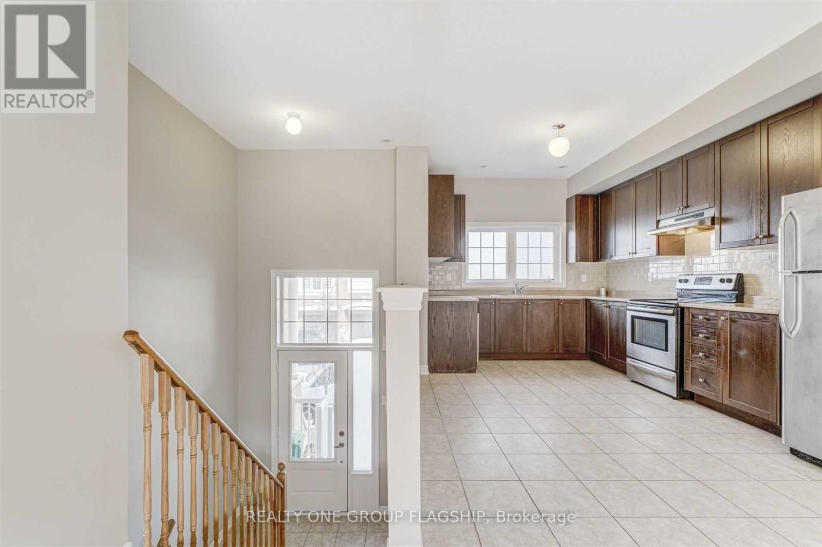 51 Aspen Hills Road, Brampton, Ontario  L6Y 6E4 - Photo 2 - W12705236