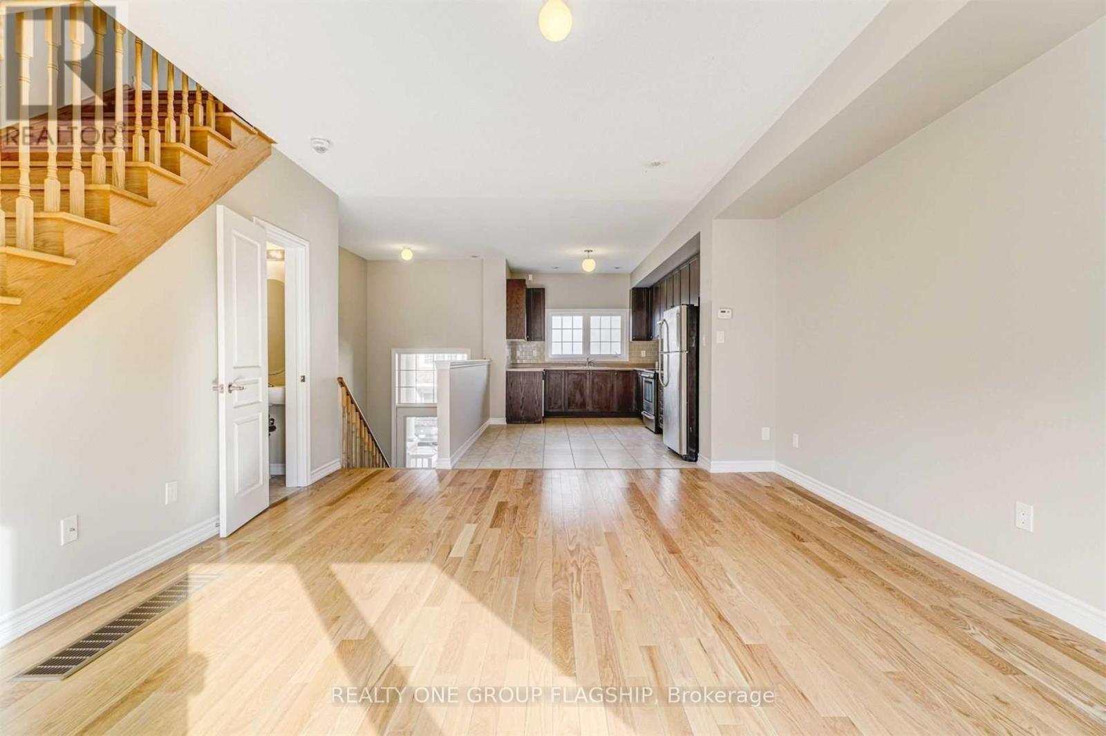 51 Aspen Hills Road, Brampton, Ontario  L6Y 6E4 - Photo 5 - W12705236