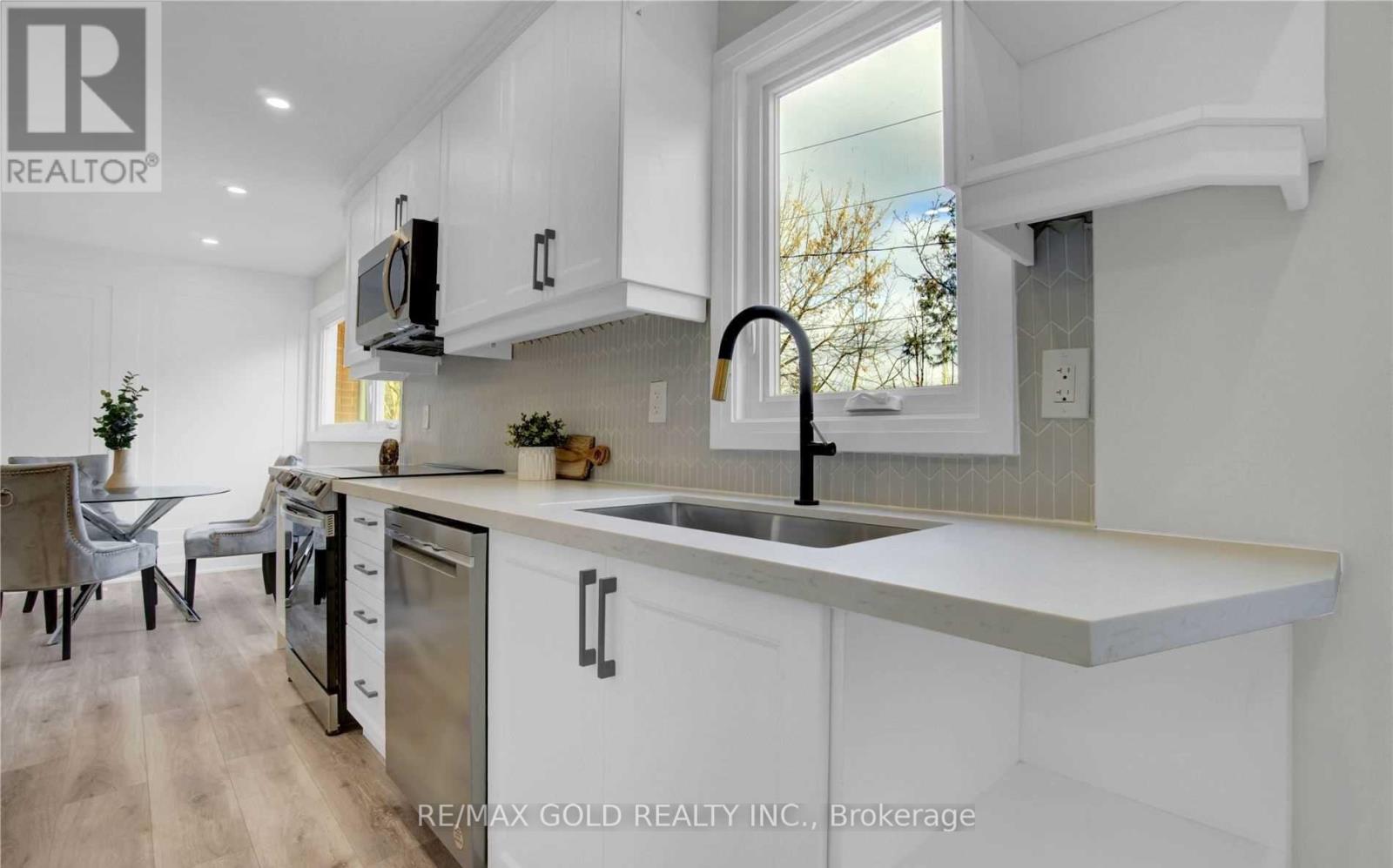 2404 Maryvale Court, Burlington, Ontario  L7P 2P2 - Photo 10 - W12705264