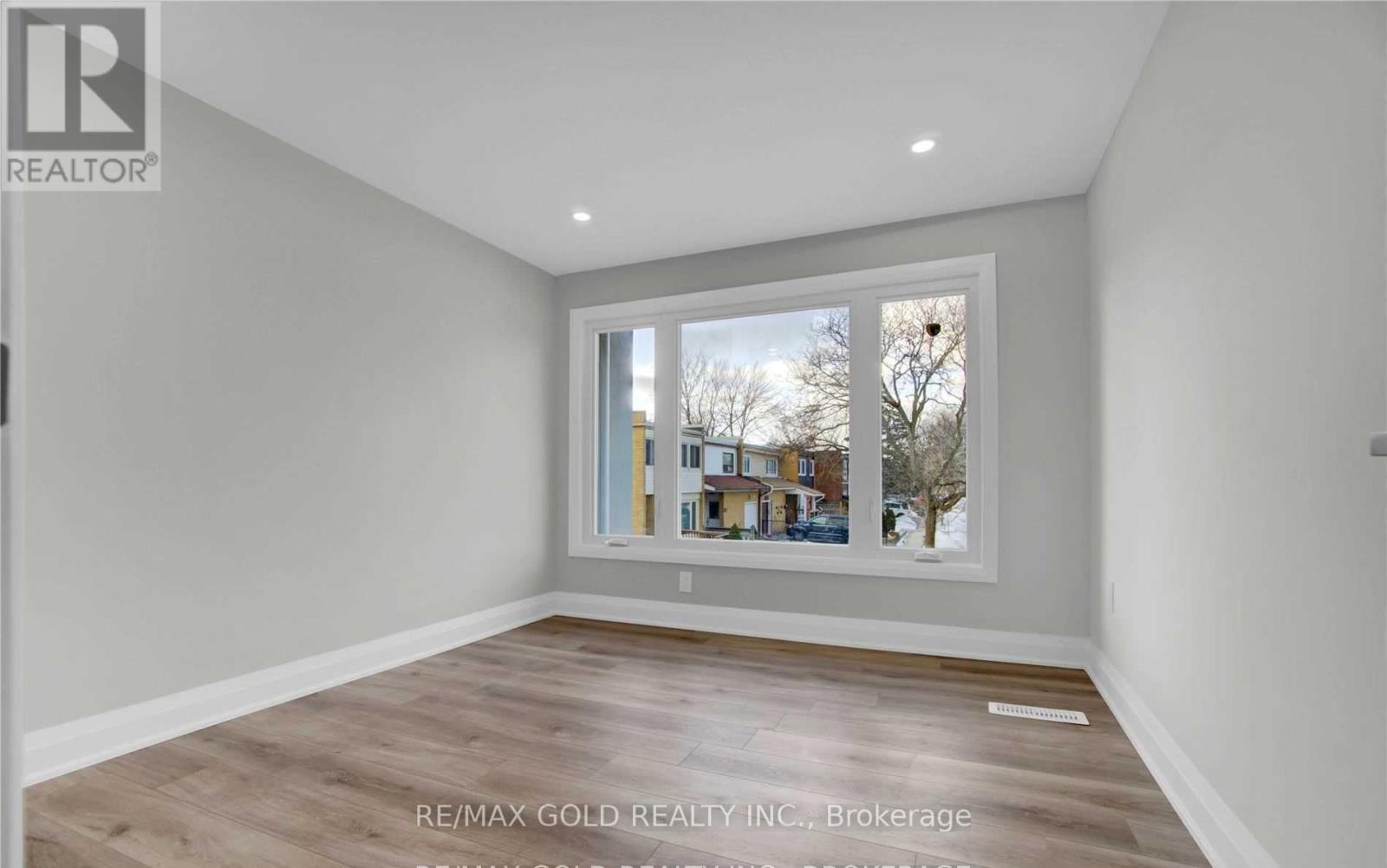 2404 Maryvale Court, Burlington, Ontario  L7P 2P2 - Photo 18 - W12705264