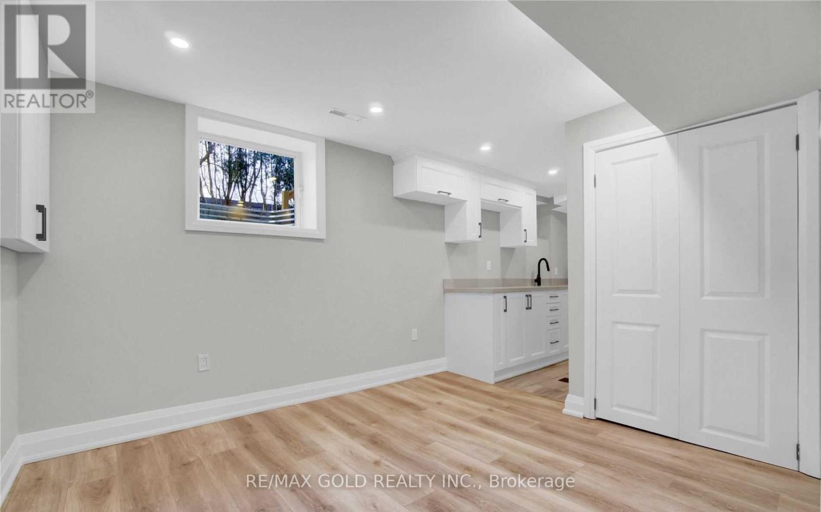 2404 Maryvale Court, Burlington, Ontario  L7P 2P2 - Photo 22 - W12705264