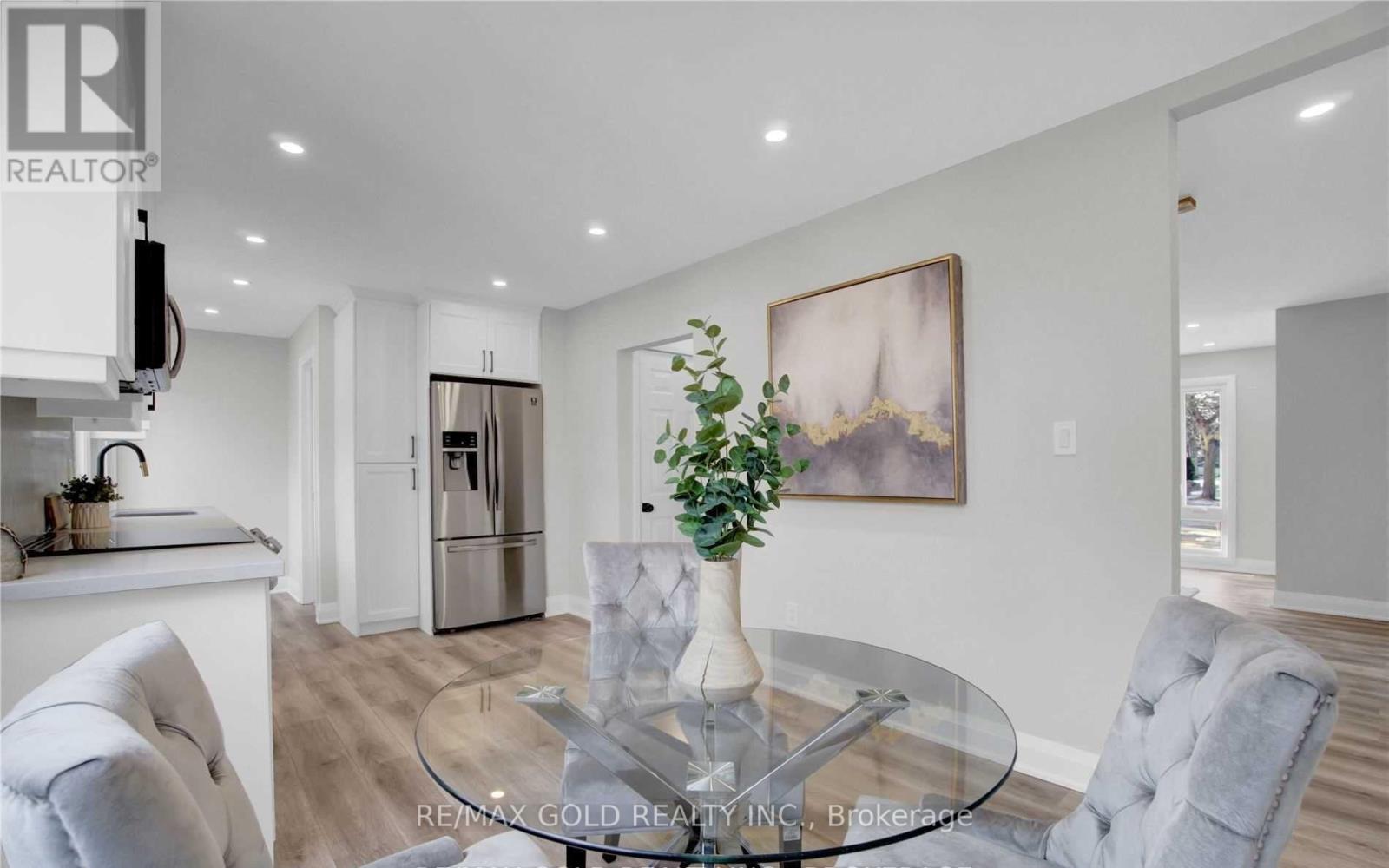 2404 Maryvale Court, Burlington, Ontario  L7P 2P2 - Photo 8 - W12705264