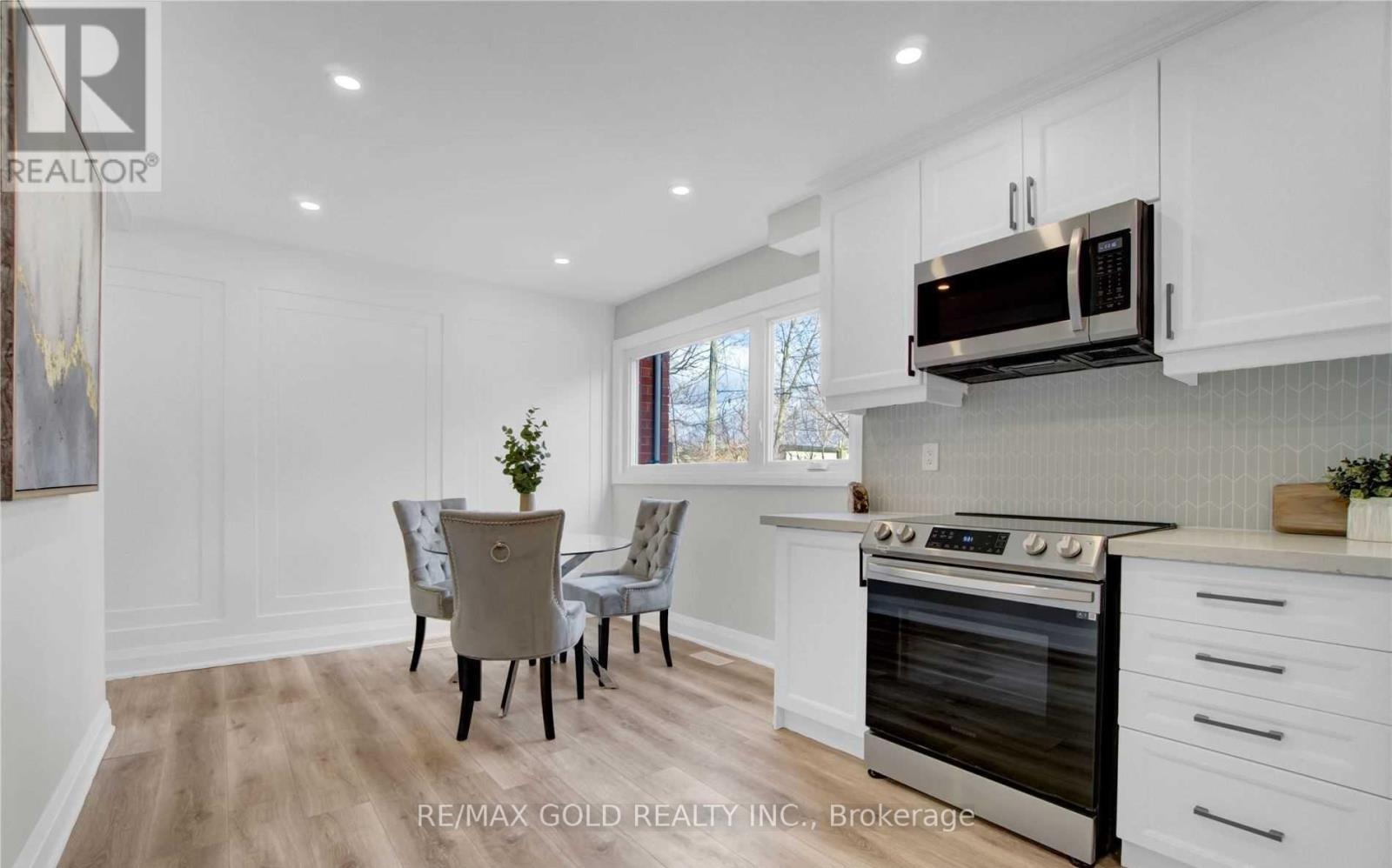 2404 Maryvale Court, Burlington, Ontario  L7P 2P2 - Photo 9 - W12705264