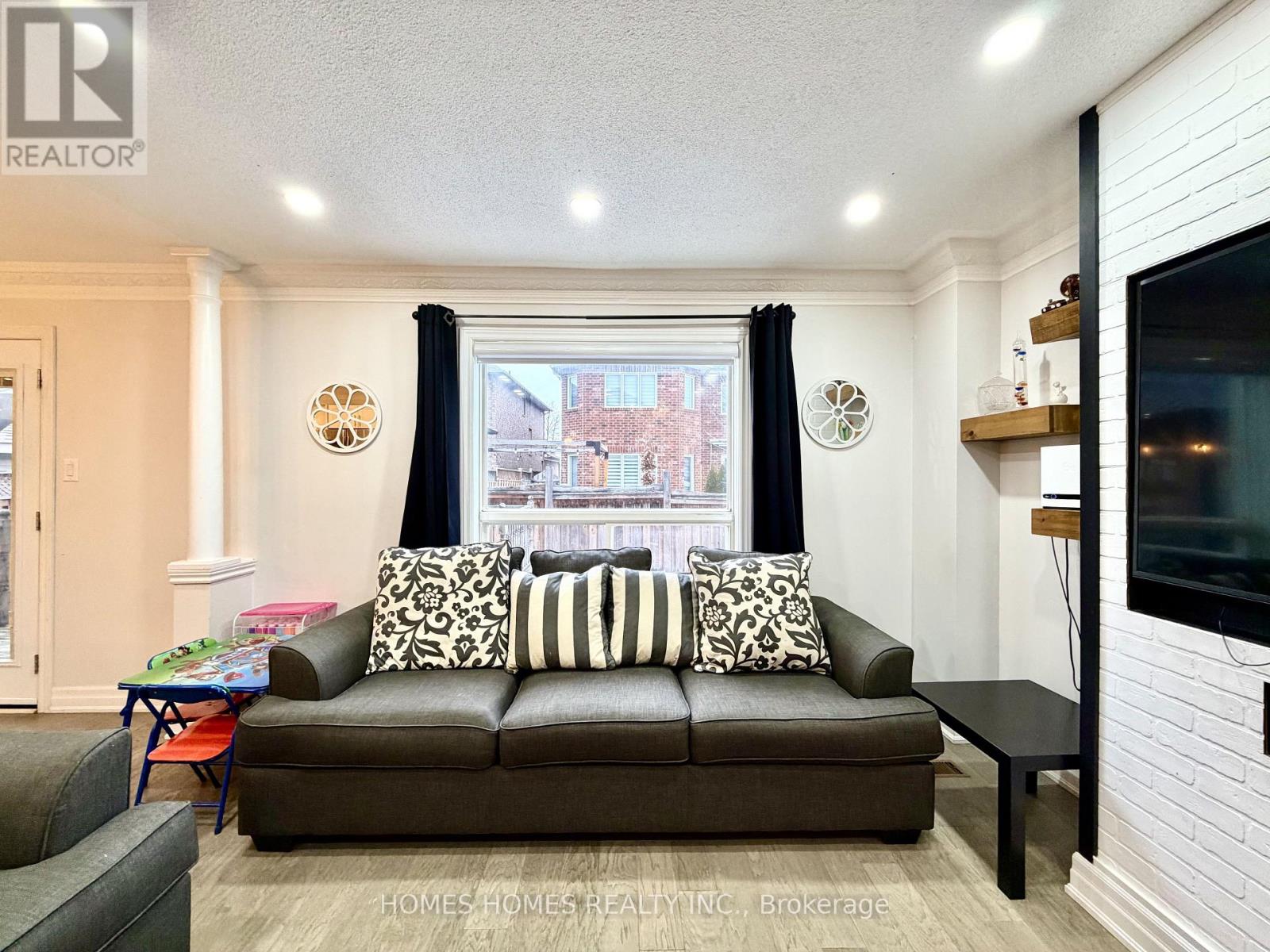 36 Frustac Trail, Caledon, Ontario  L7E 2B6 - Photo 12 - W12705288