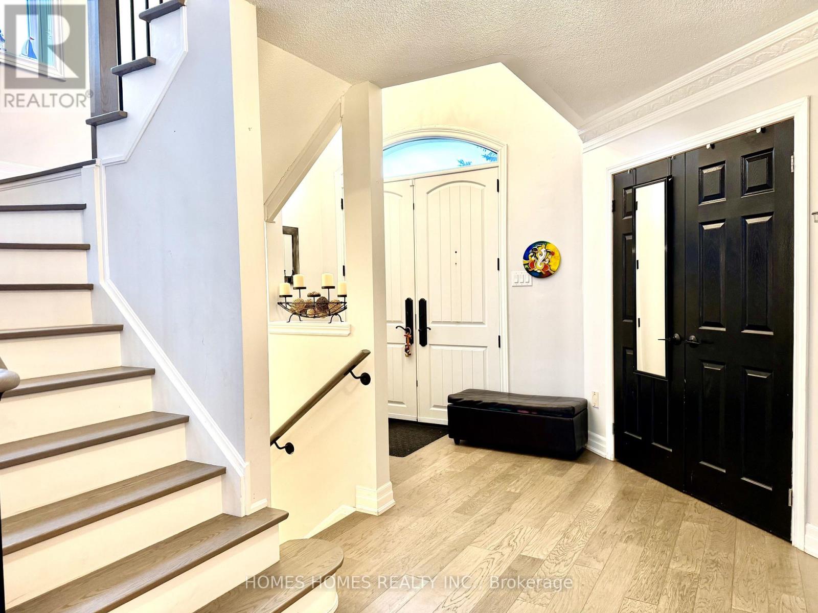 36 Frustac Trail, Caledon, Ontario  L7E 2B6 - Photo 5 - W12705288