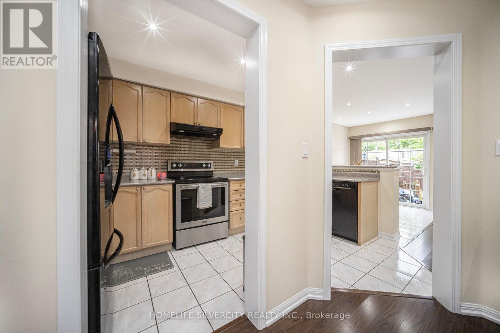 119 Herdwick Street, Brampton, Ontario  L6S 0A5 - Photo 8 - W12705298