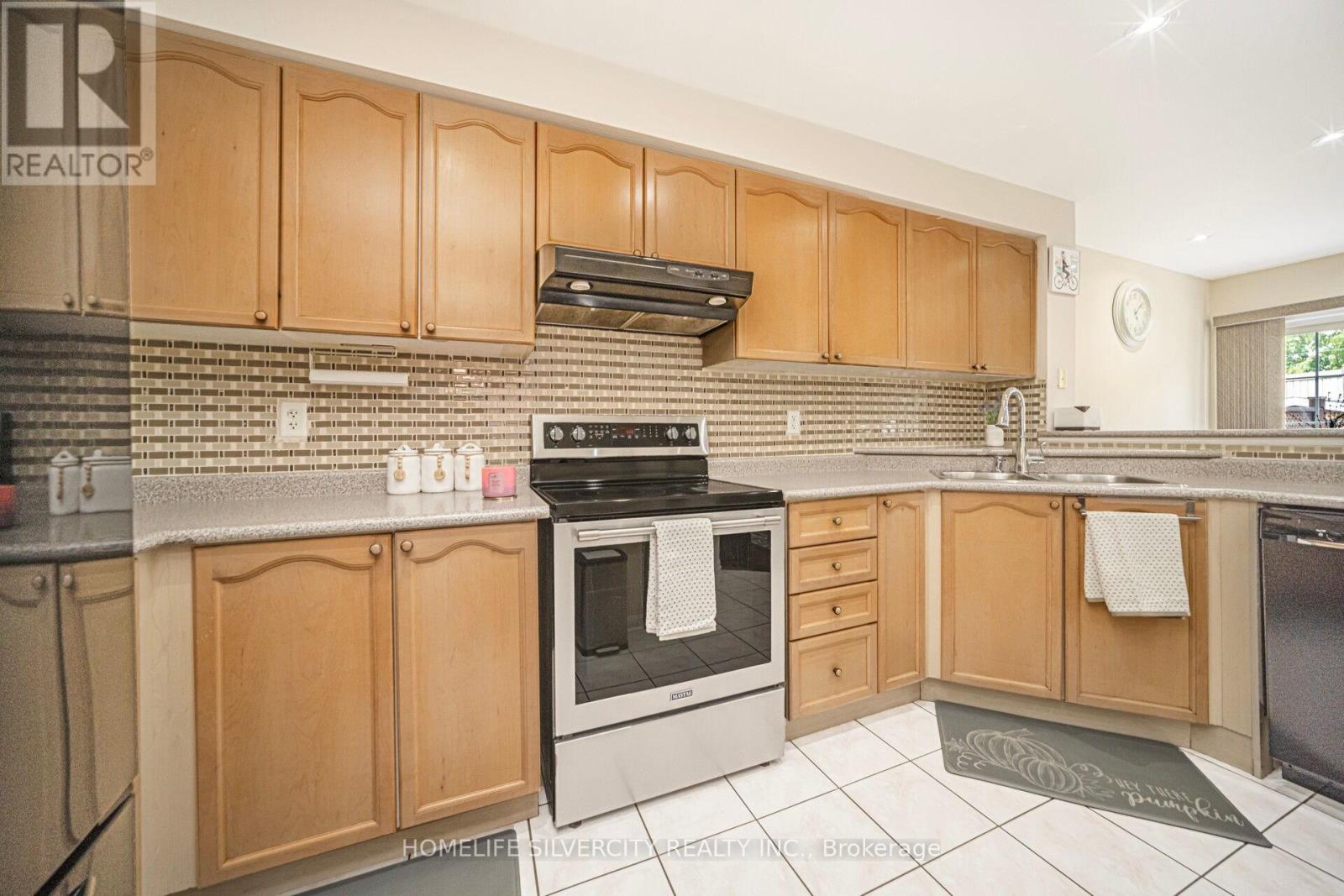 119 Herdwick Street, Brampton, Ontario  L6S 0A5 - Photo 9 - W12705298