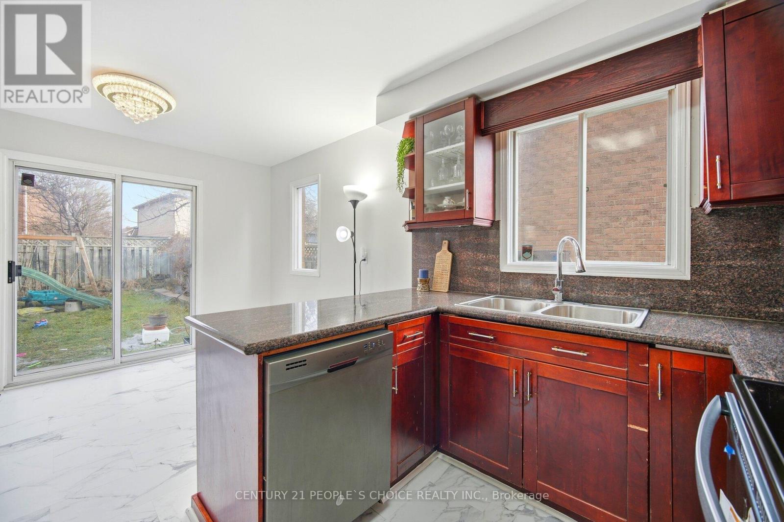 141 Havelock Drive, Brampton, Ontario  L6W 4E7 - Photo 13 - W12705318