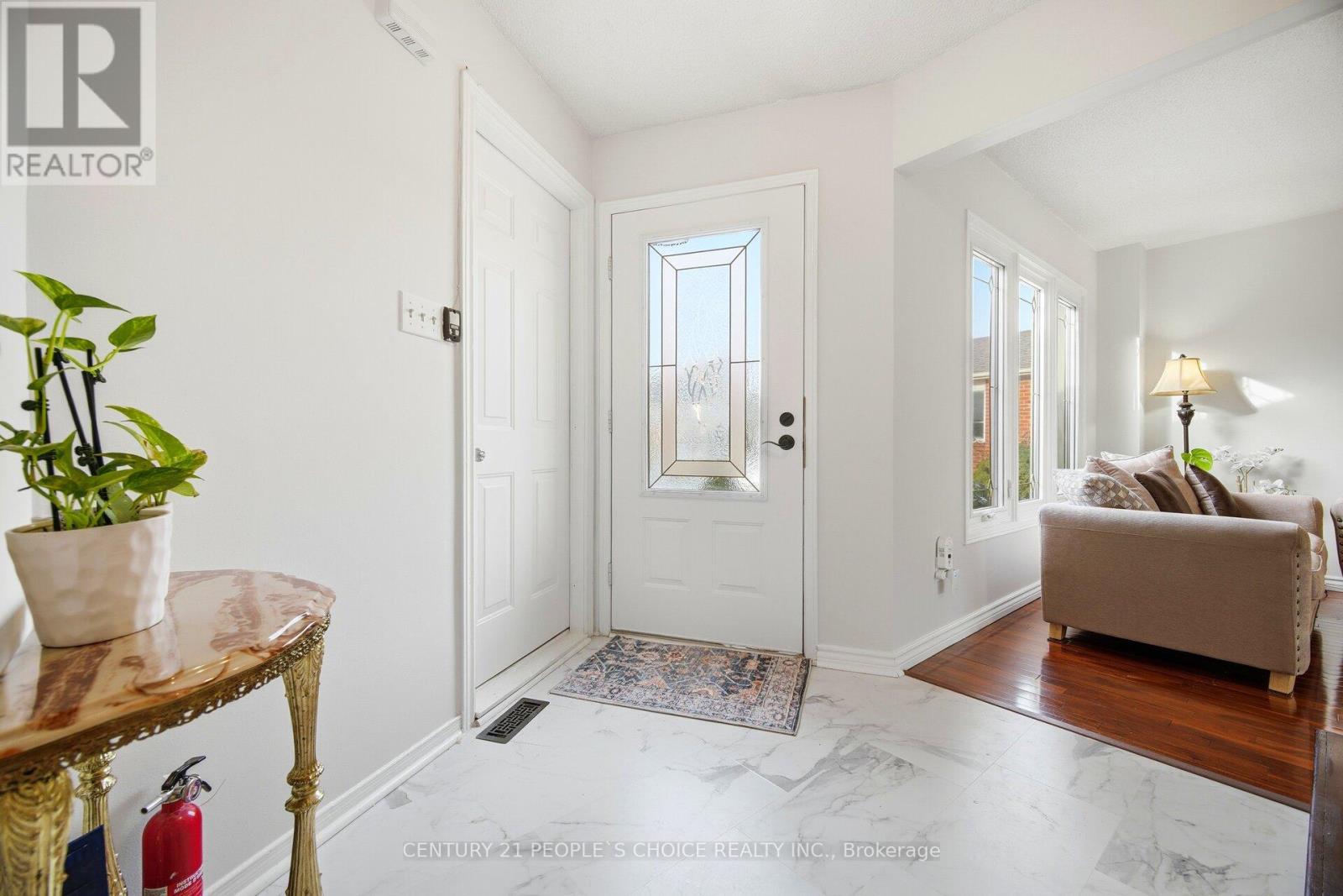 141 Havelock Drive, Brampton, Ontario  L6W 4E7 - Photo 4 - W12705318