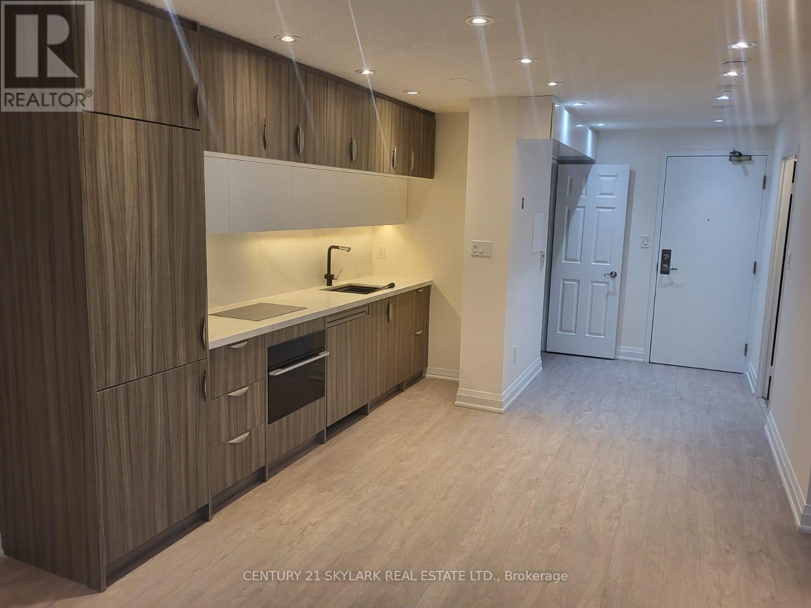 901 - 25 Wellington Street, Kitchener, Ontario  N2G 0G5 - Photo 2 - X12705282