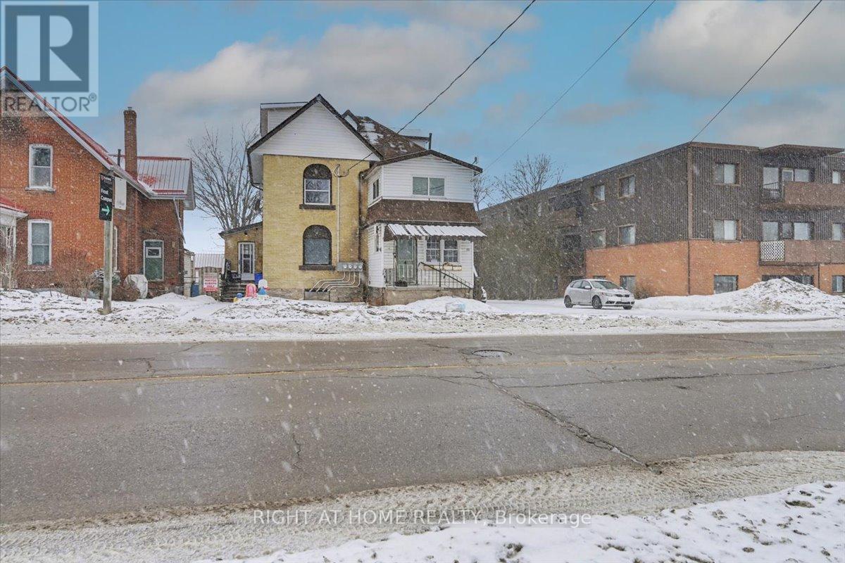 157 Lindsay Street S, Kawartha Lakes, Ontario  K9V 1T7 - Photo 1 - X12705332