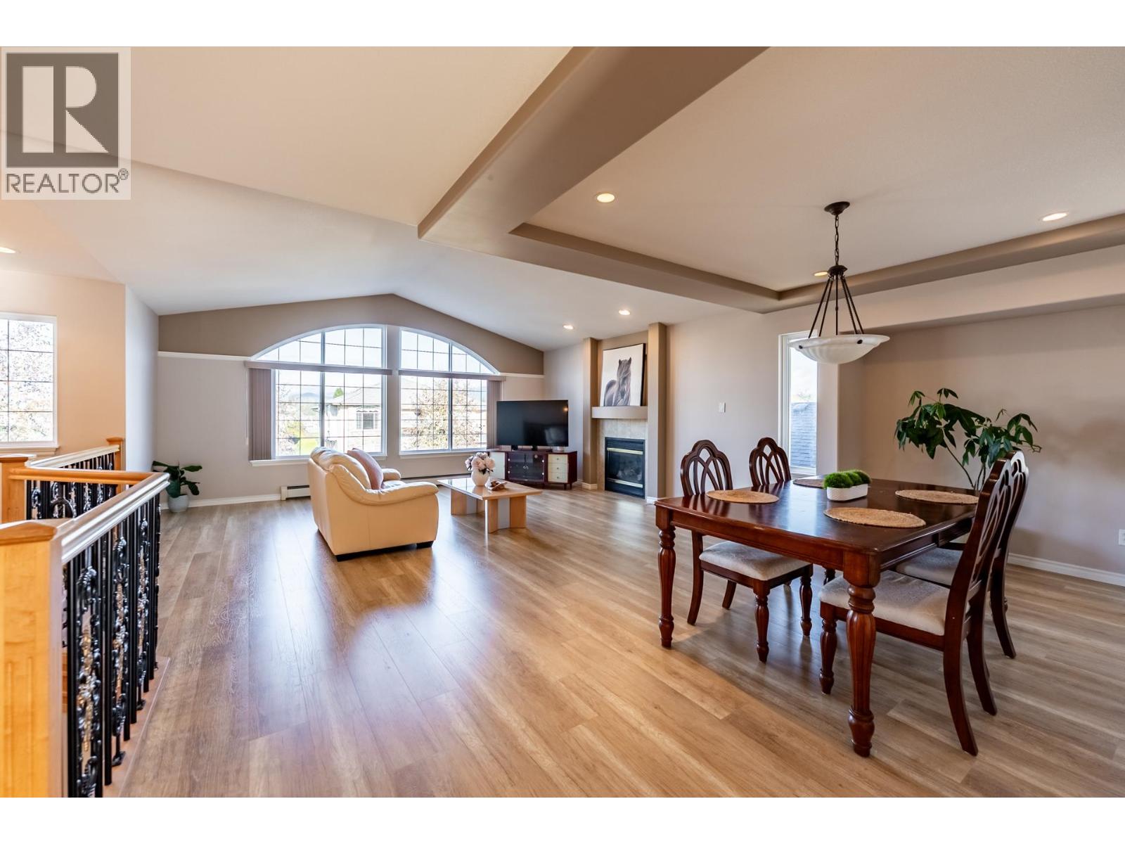 22084 Isaac Crescent, Maple Ridge, British Columbia  V2X 0W1 - Photo 3 - R3080256