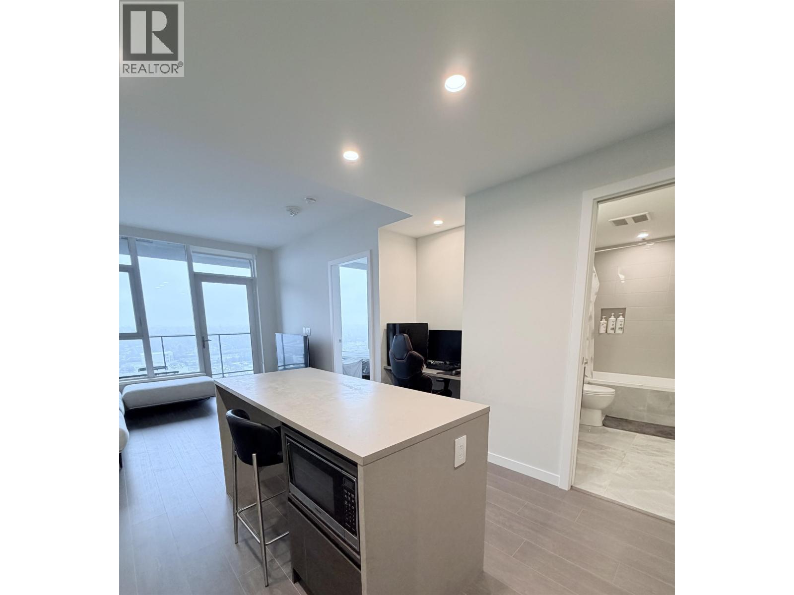 2803 2108 Gilmore Avenue, Burnaby, British Columbia  V5C 0N8 - Photo 2 - R3080292