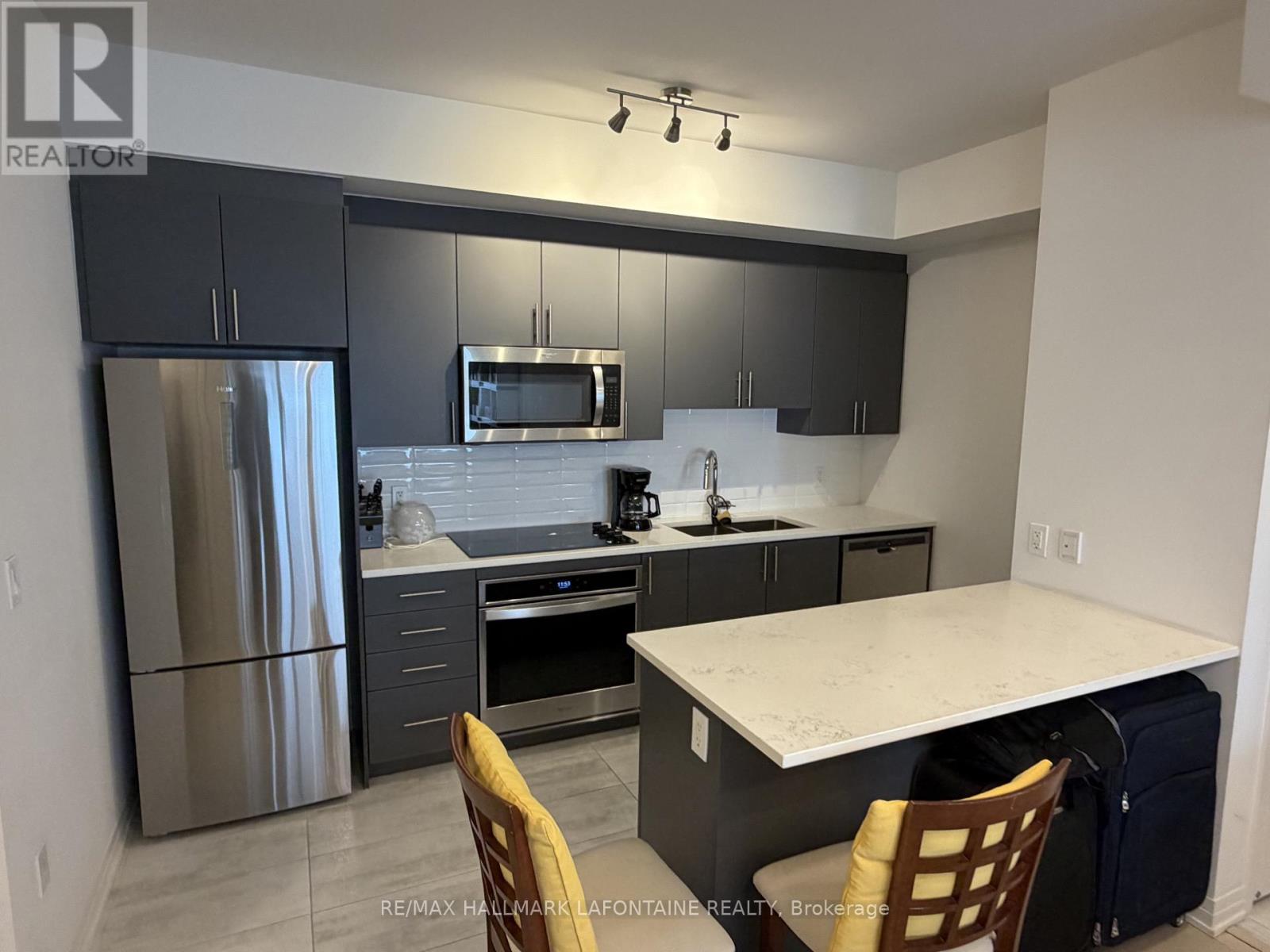 806 - 805 Carling Avenue, Ottawa, Ontario  K1S 5W9 - Photo 5 - X12705350