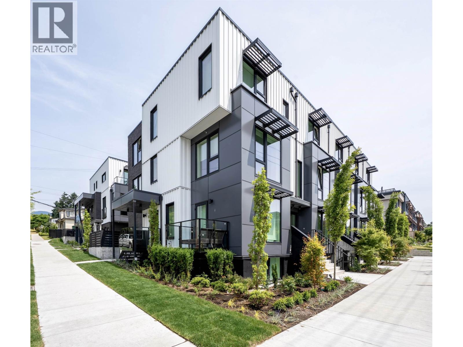 Th8 324 E Ridgeway Avenue, North Vancouver, British Columbia  V7L 3P8 - Photo 2 - R3080391