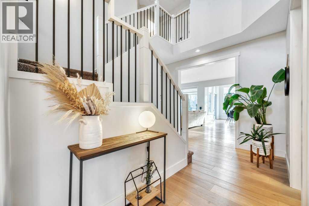 225 Discovery Ridge Way Sw, Calgary, Alberta  T3H 5G2 - Photo 4 - A2278862