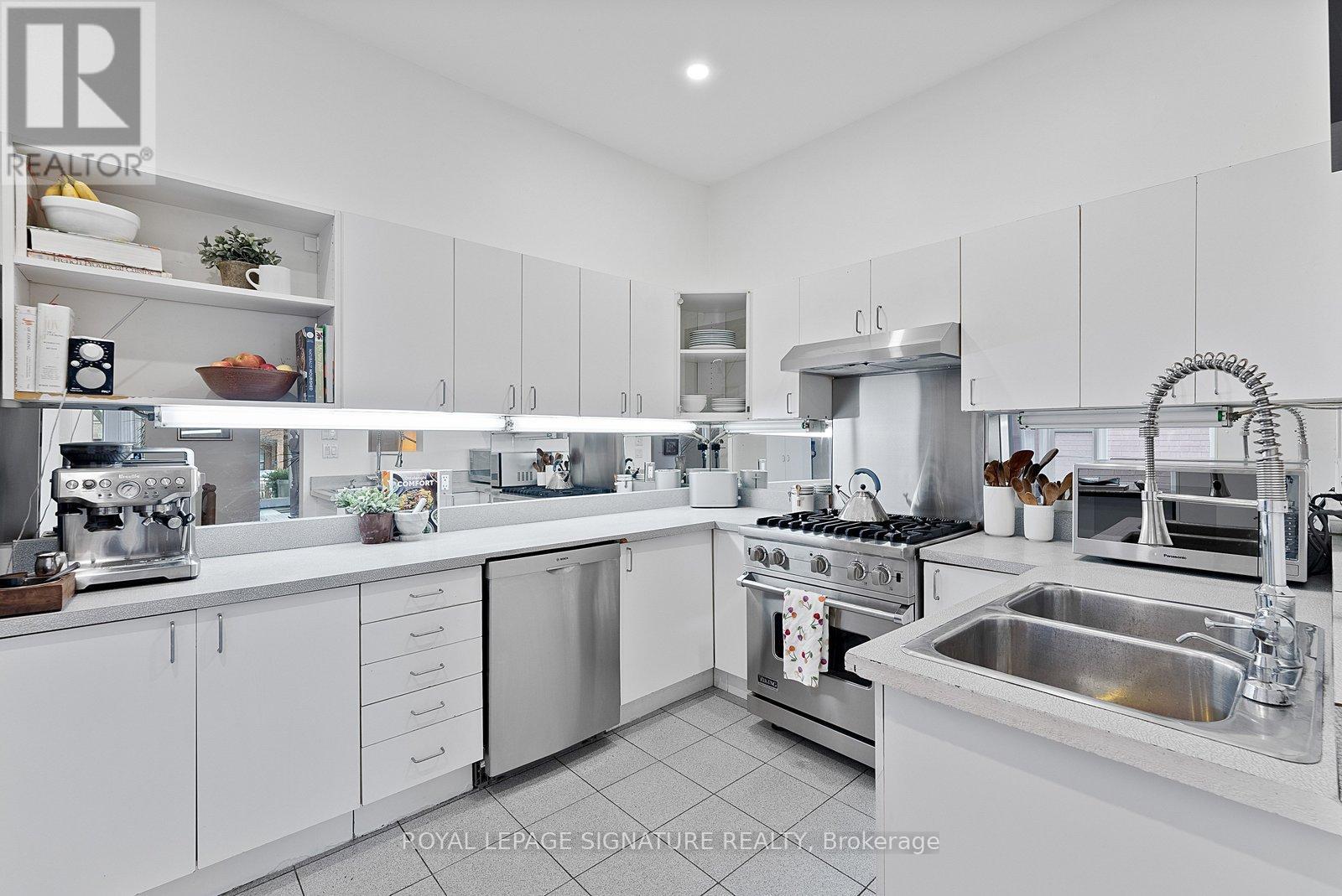 28 Shannon Street, Toronto, Ontario  M6J 2E7 - Photo 13 - C12705340