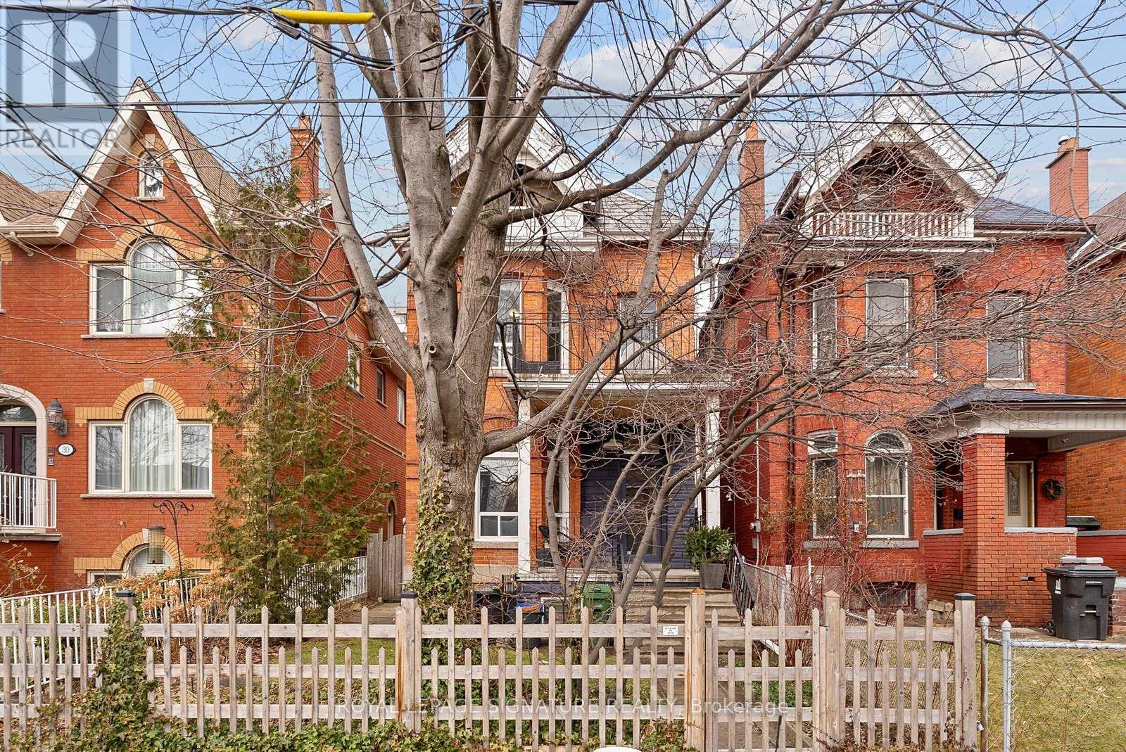 28 Shannon Street, Toronto, Ontario  M6J 2E7 - Photo 3 - C12705340