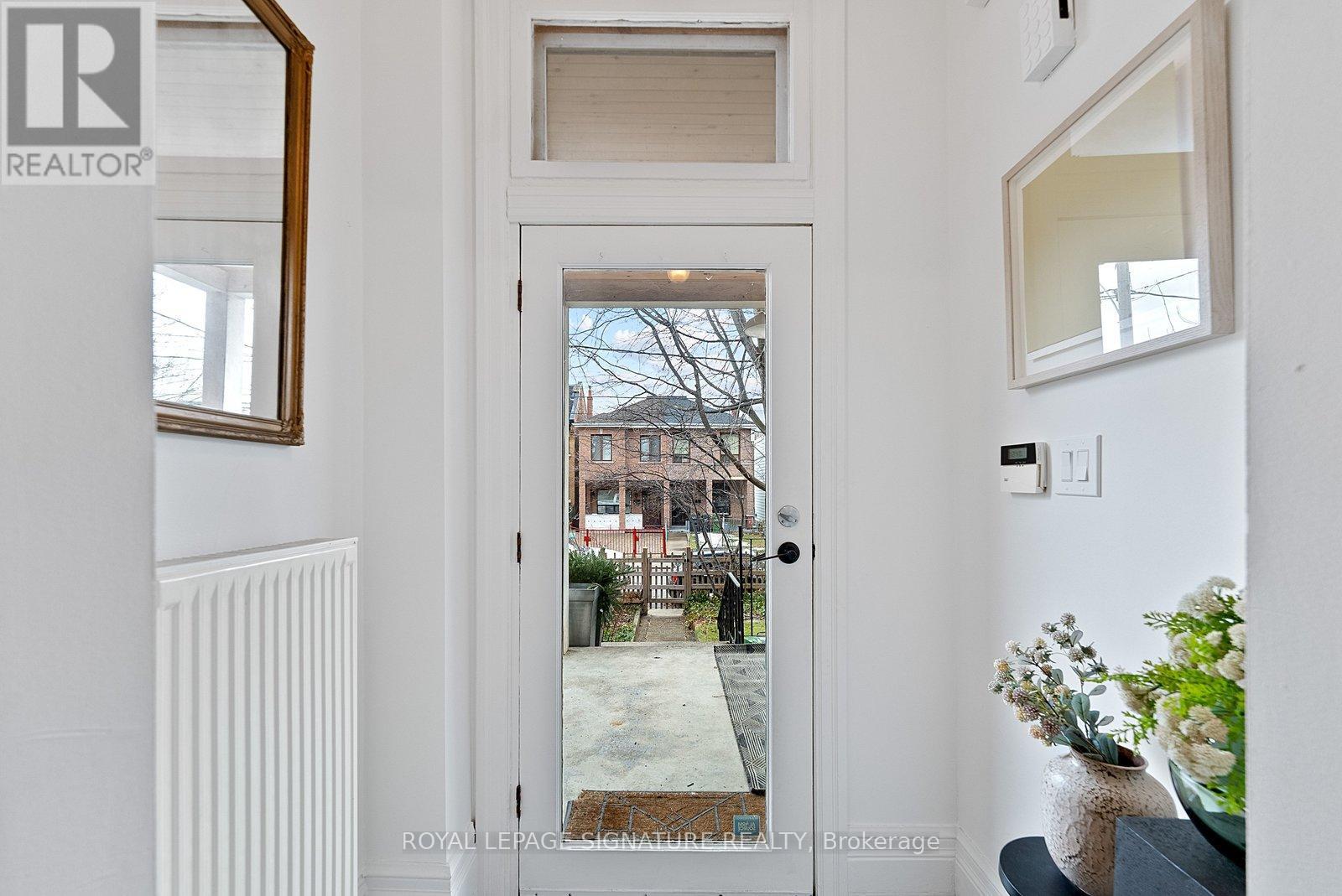 28 Shannon Street, Toronto, Ontario  M6J 2E7 - Photo 4 - C12705340