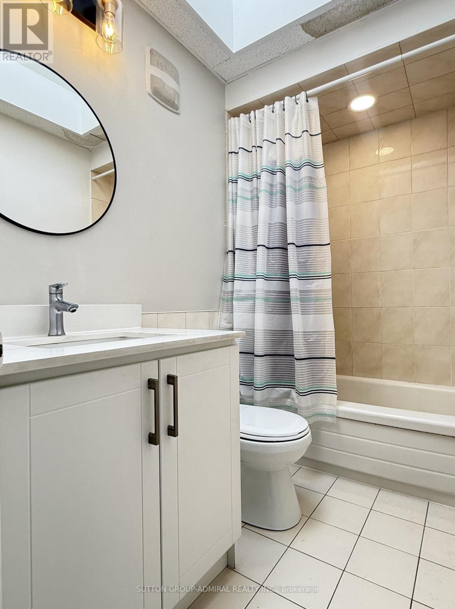 A - 61 Parkside Drive, Newmarket, Ontario  L3Y 4R7 - Photo 8 - N12705342