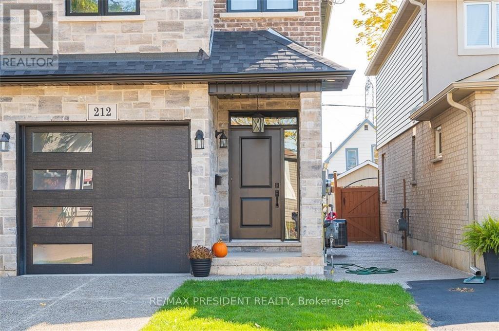 212 Weir Street N, Hamilton, Ontario  L8H 5G3 - Photo 4 - X12705344