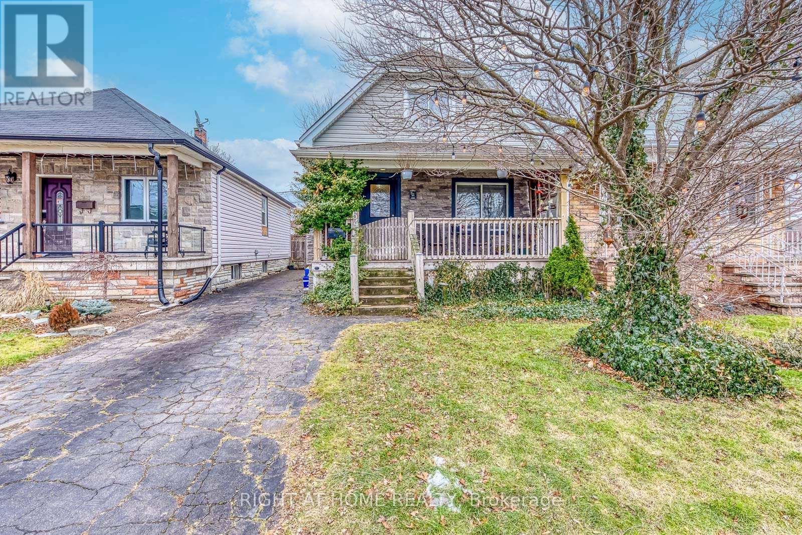 64 Wexford Avenue N, Hamilton, Ontario  L8H 4M4 - Photo 2 - X12705346