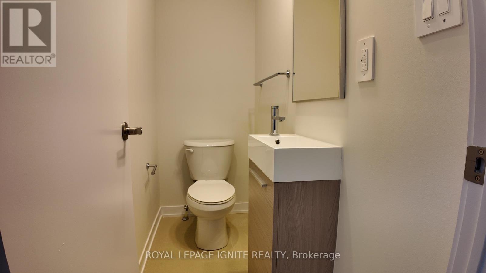 56 Green Gardens Boulevard, Toronto, Ontario  M6A 0E6 - Photo 3 - C12697518