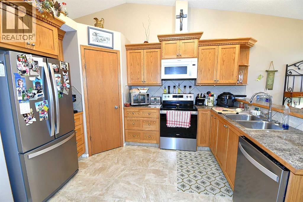 414 3 Avenue, Bassano, Alberta  T0J 0B0 - Photo 10 - A2265040