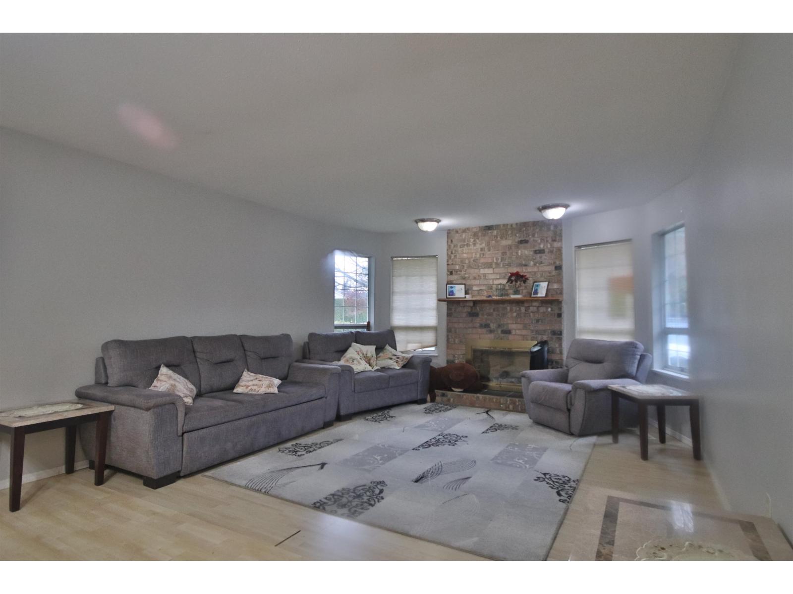 15474 92a Avenue, Surrey, British Columbia  V3R 9B1 - Photo 2 - R3080320