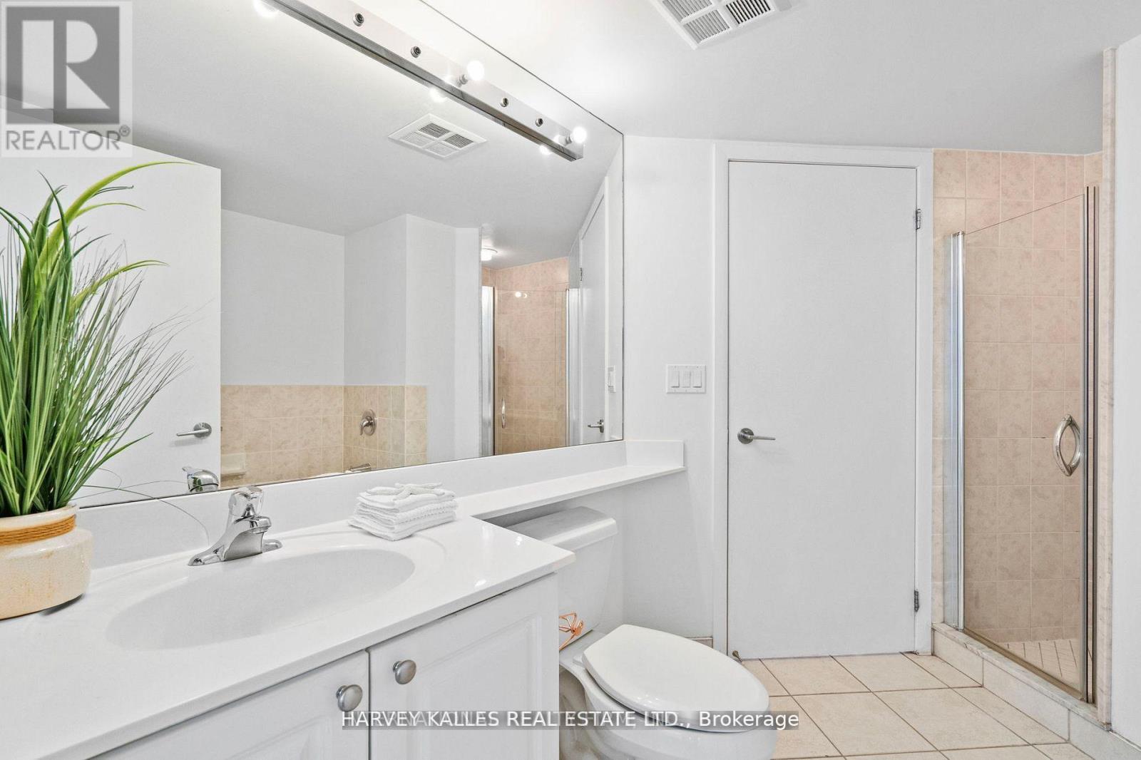 1608 - 219 Fort York Boulevard, Toronto, Ontario  M5V 1B1 - Photo 21 - C12705402