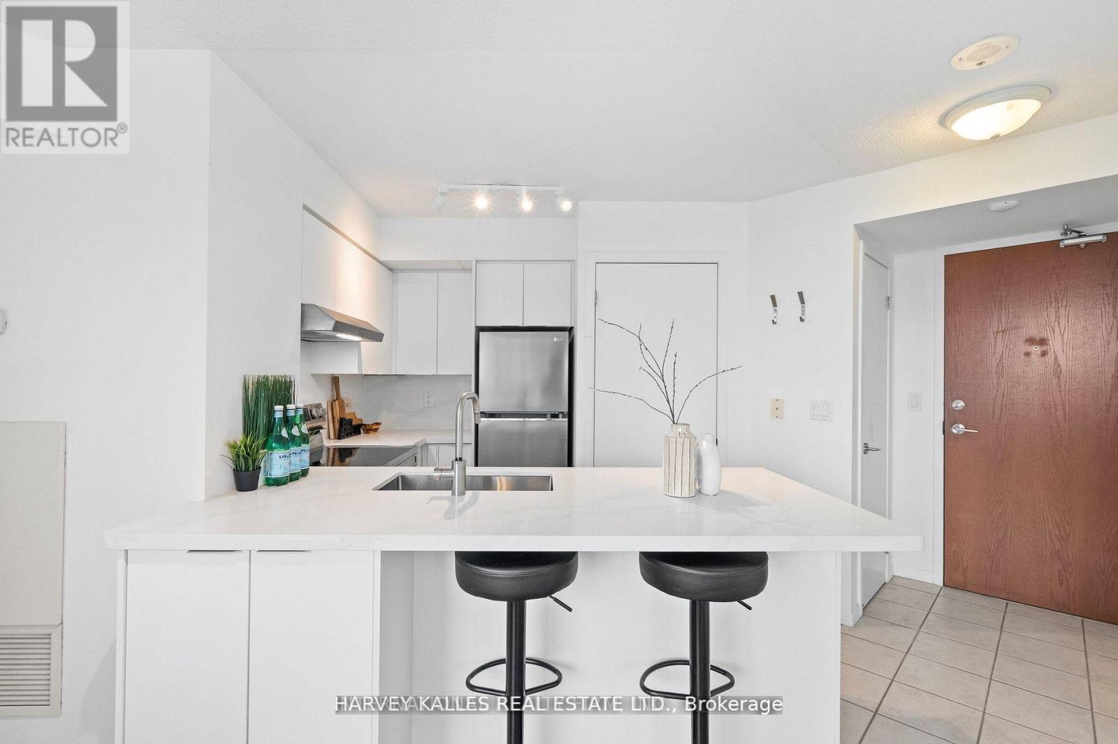 1608 - 219 Fort York Boulevard, Toronto, Ontario  M5V 1B1 - Photo 4 - C12705402