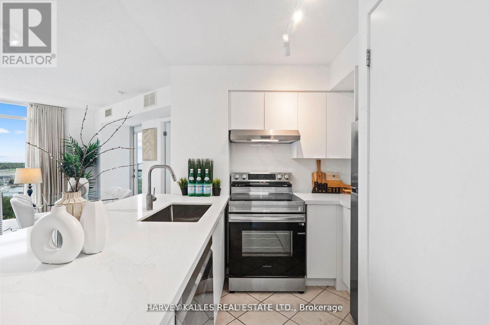 1608 - 219 Fort York Boulevard, Toronto, Ontario  M5V 1B1 - Photo 6 - C12705402