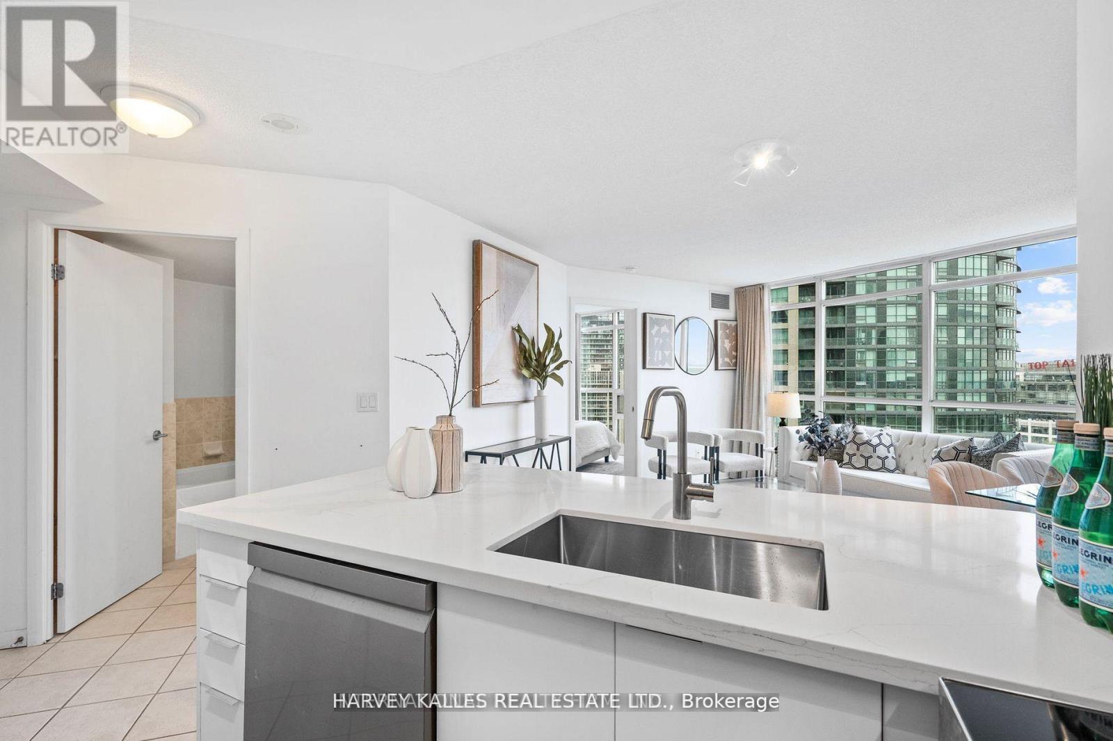 1608 - 219 Fort York Boulevard, Toronto, Ontario  M5V 1B1 - Photo 8 - C12705402