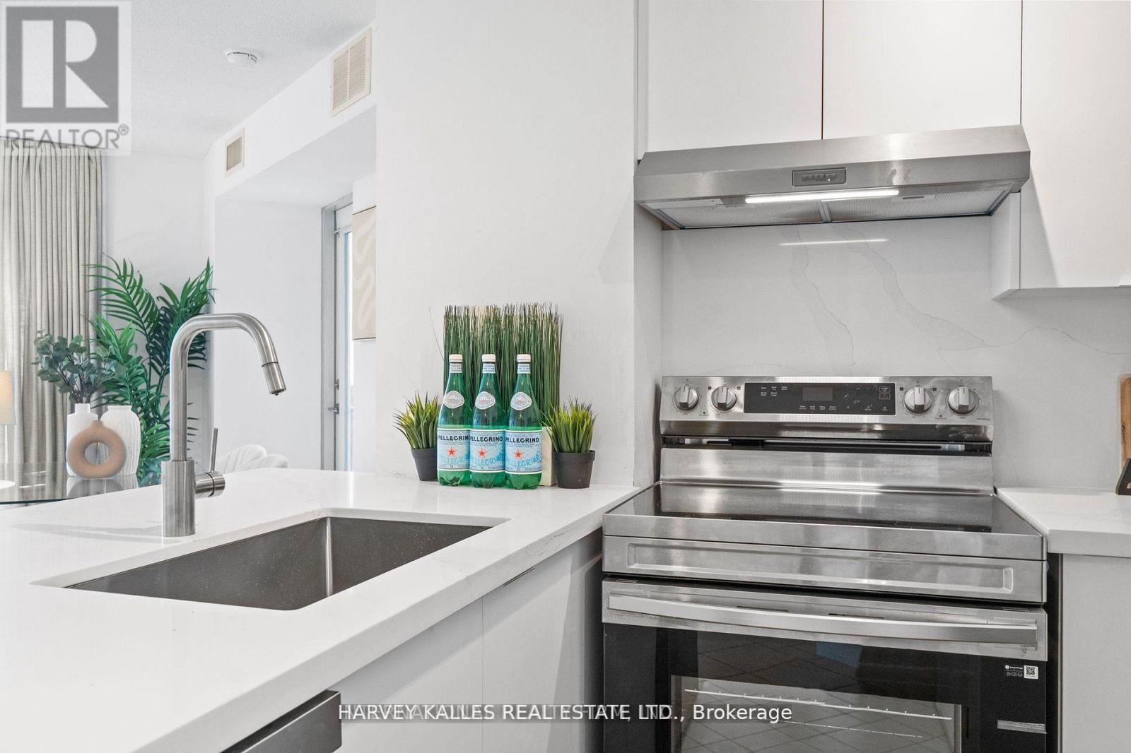 1608 - 219 Fort York Boulevard, Toronto, Ontario  M5V 1B1 - Photo 9 - C12705402