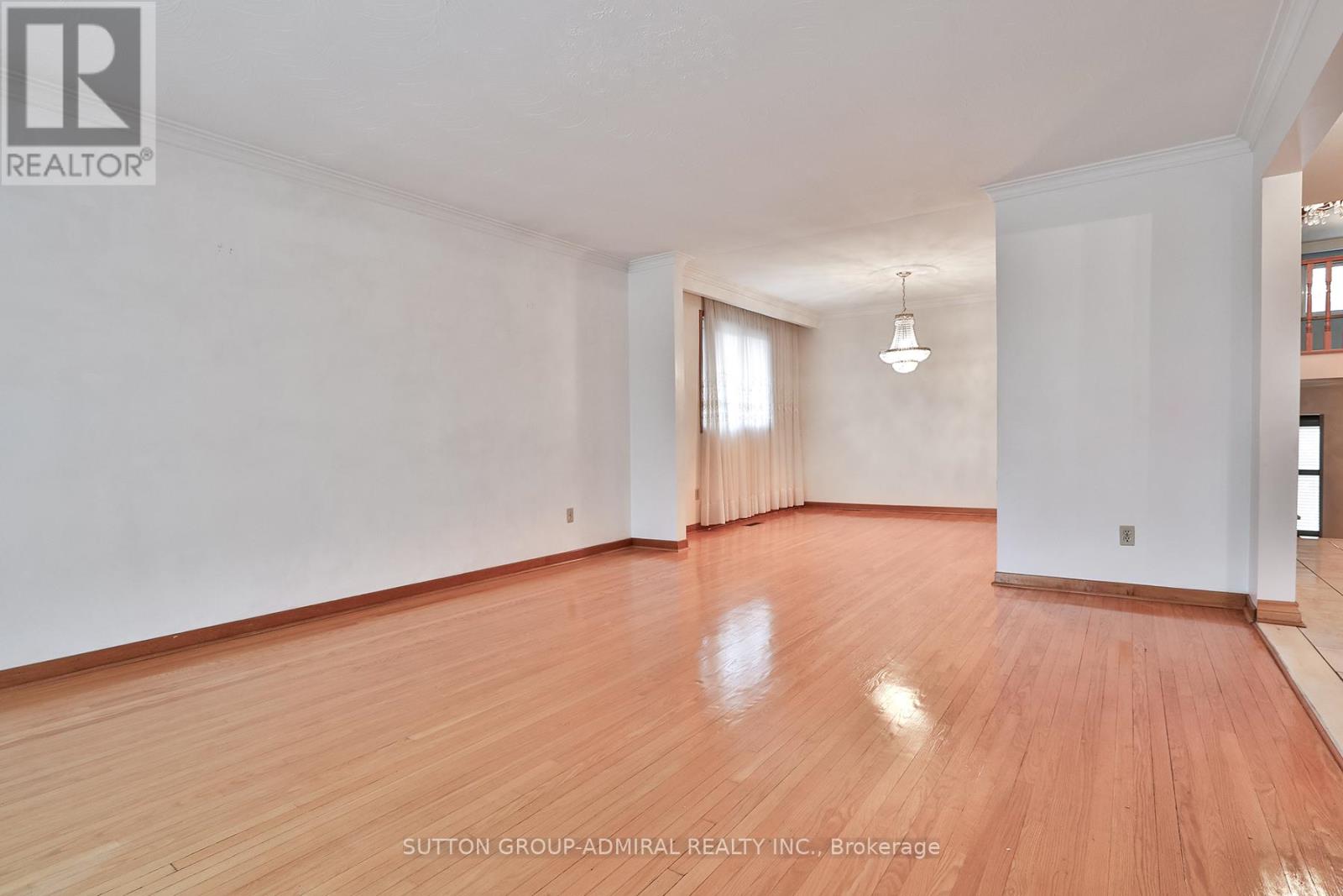 20 Manadon Drive, Toronto, Ontario  M2M 1W6 - Photo 4 - C12705426