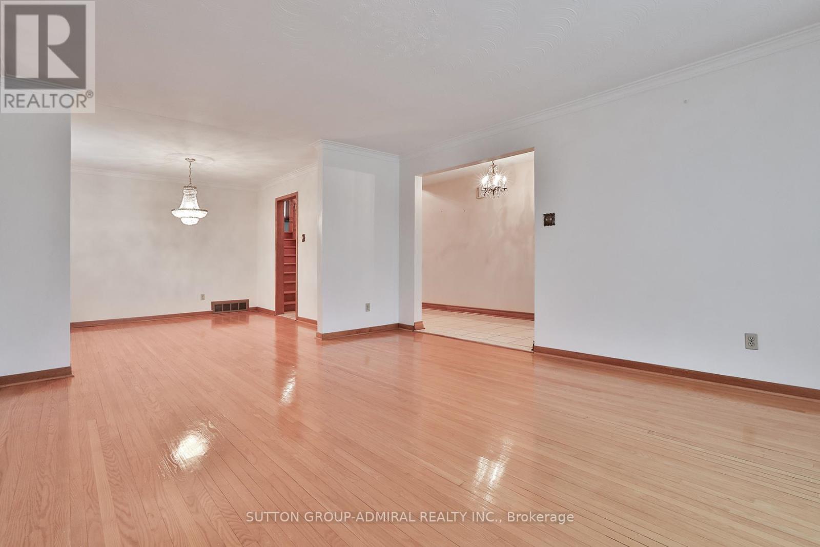 20 Manadon Drive, Toronto, Ontario  M2M 1W6 - Photo 5 - C12705426