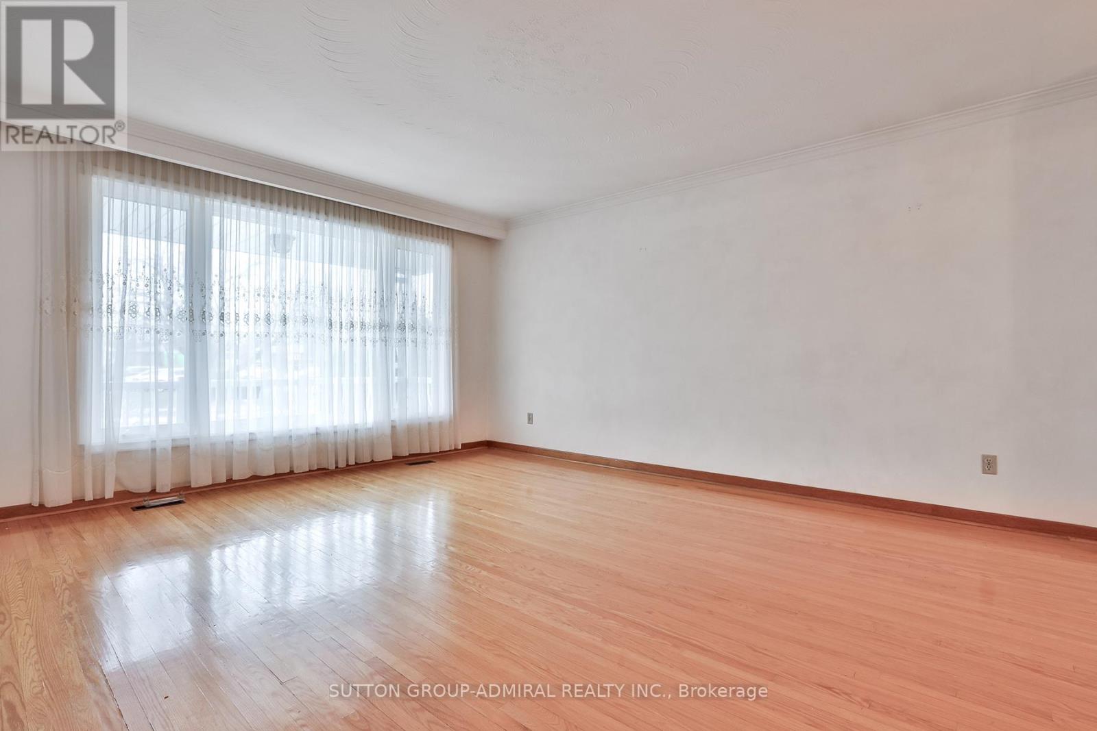 20 Manadon Drive, Toronto, Ontario  M2M 1W6 - Photo 6 - C12705426