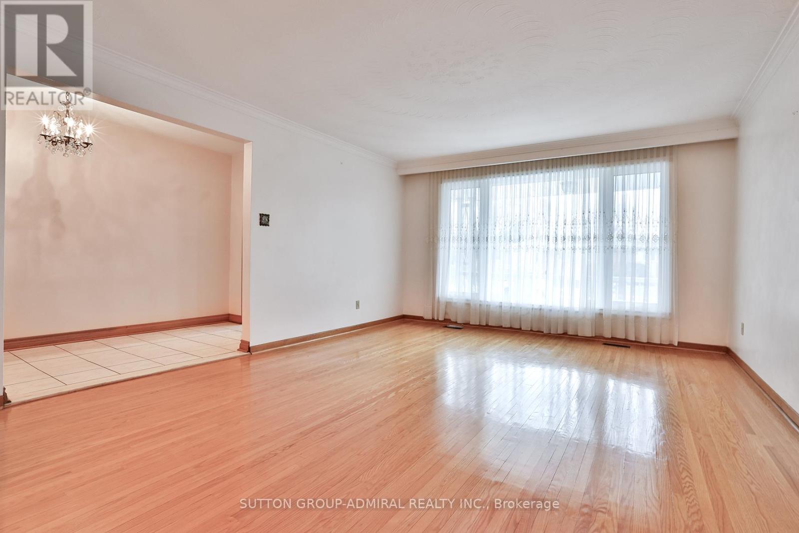 20 Manadon Drive, Toronto, Ontario  M2M 1W6 - Photo 7 - C12705426