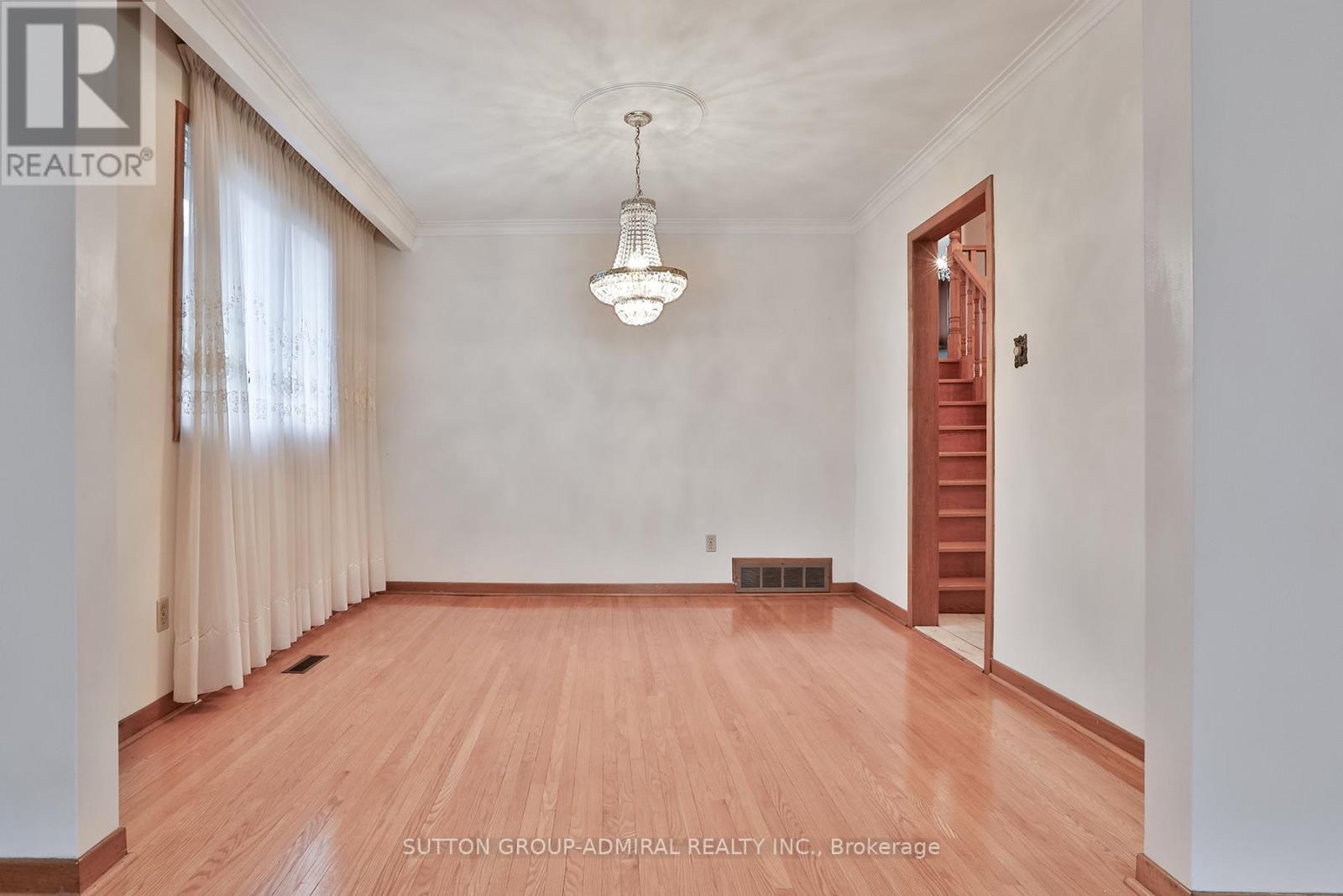 20 Manadon Drive, Toronto, Ontario  M2M 1W6 - Photo 8 - C12705426