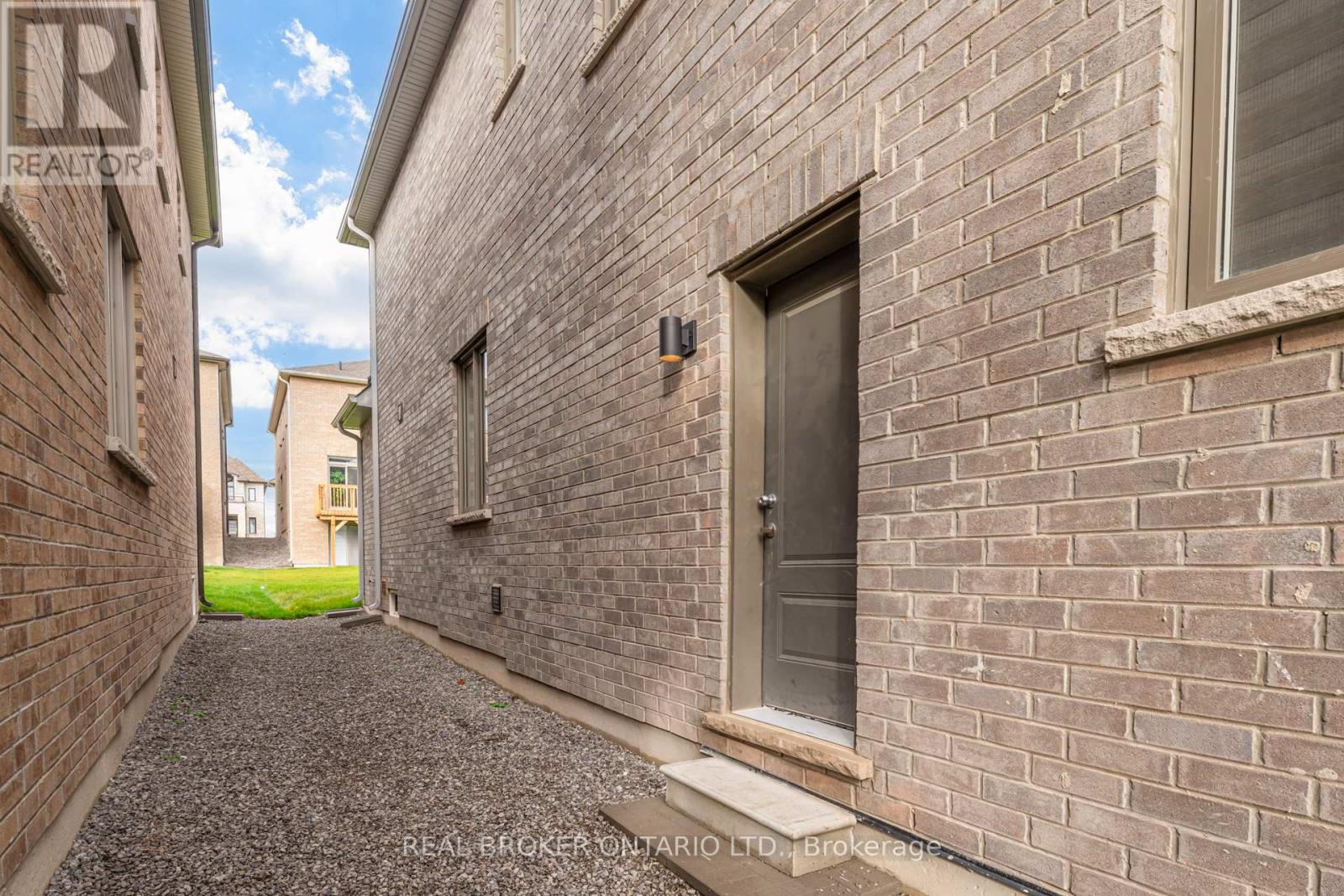 6 Northrop Bsmt Avenue N, Clarington, Ontario  L1B 1G9 - Photo 4 - E12705416