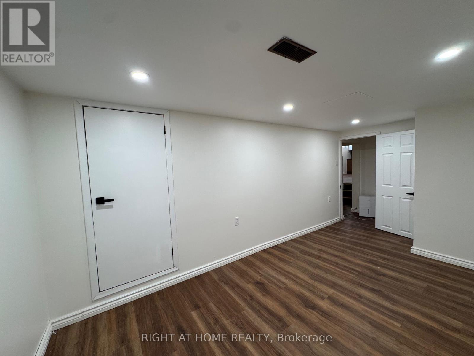 219 Steel Street, Barrie, Ontario  L4M 2G8 - Photo 9 - S12705400