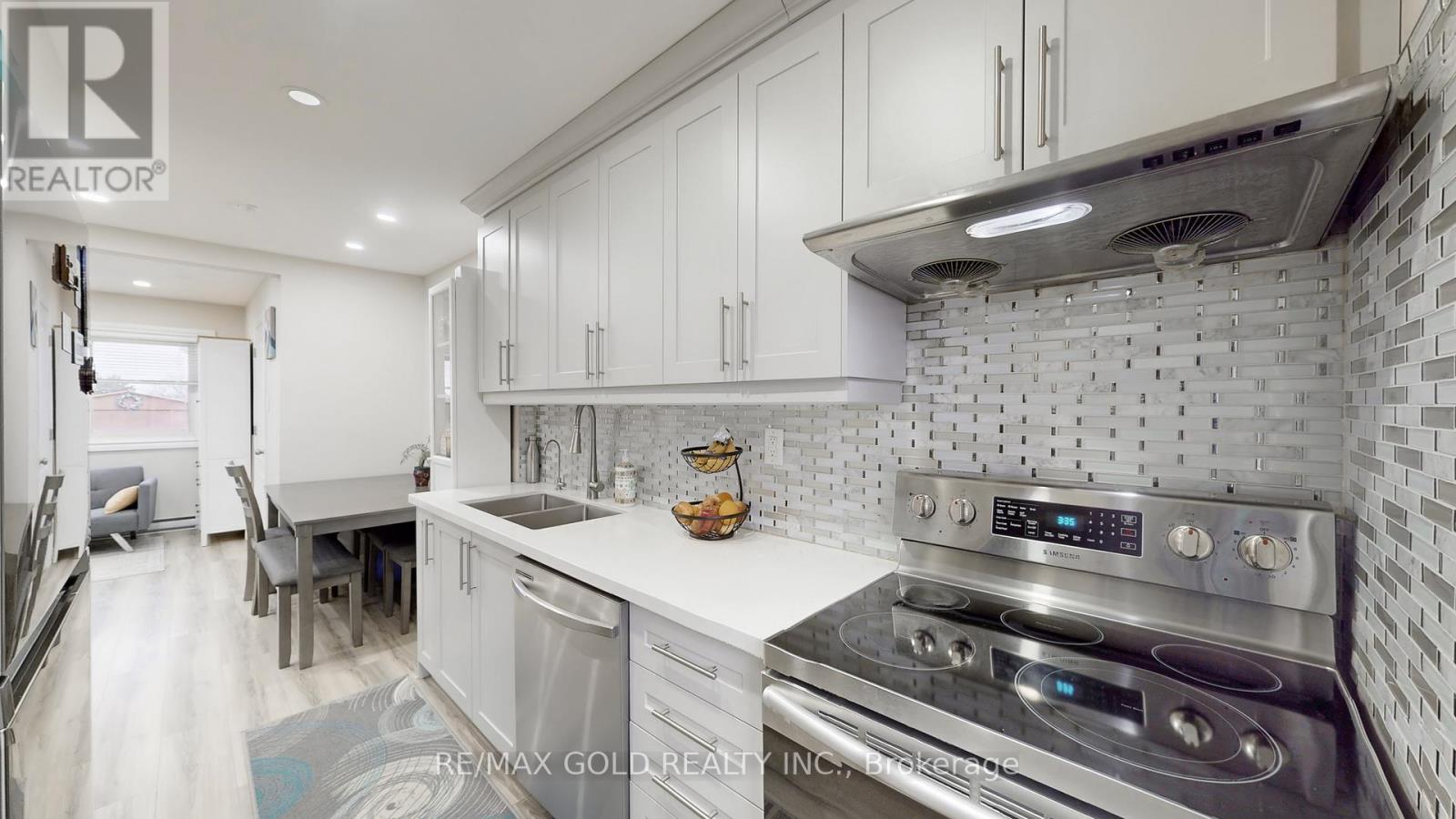 12 Glencastle Square, Brampton, Ontario  L6S 2H8 - Photo 13 - W12703906