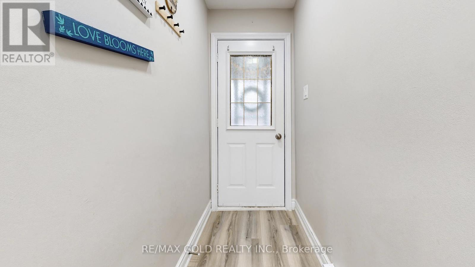 12 Glencastle Square, Brampton, Ontario  L6S 2H8 - Photo 17 - W12703906