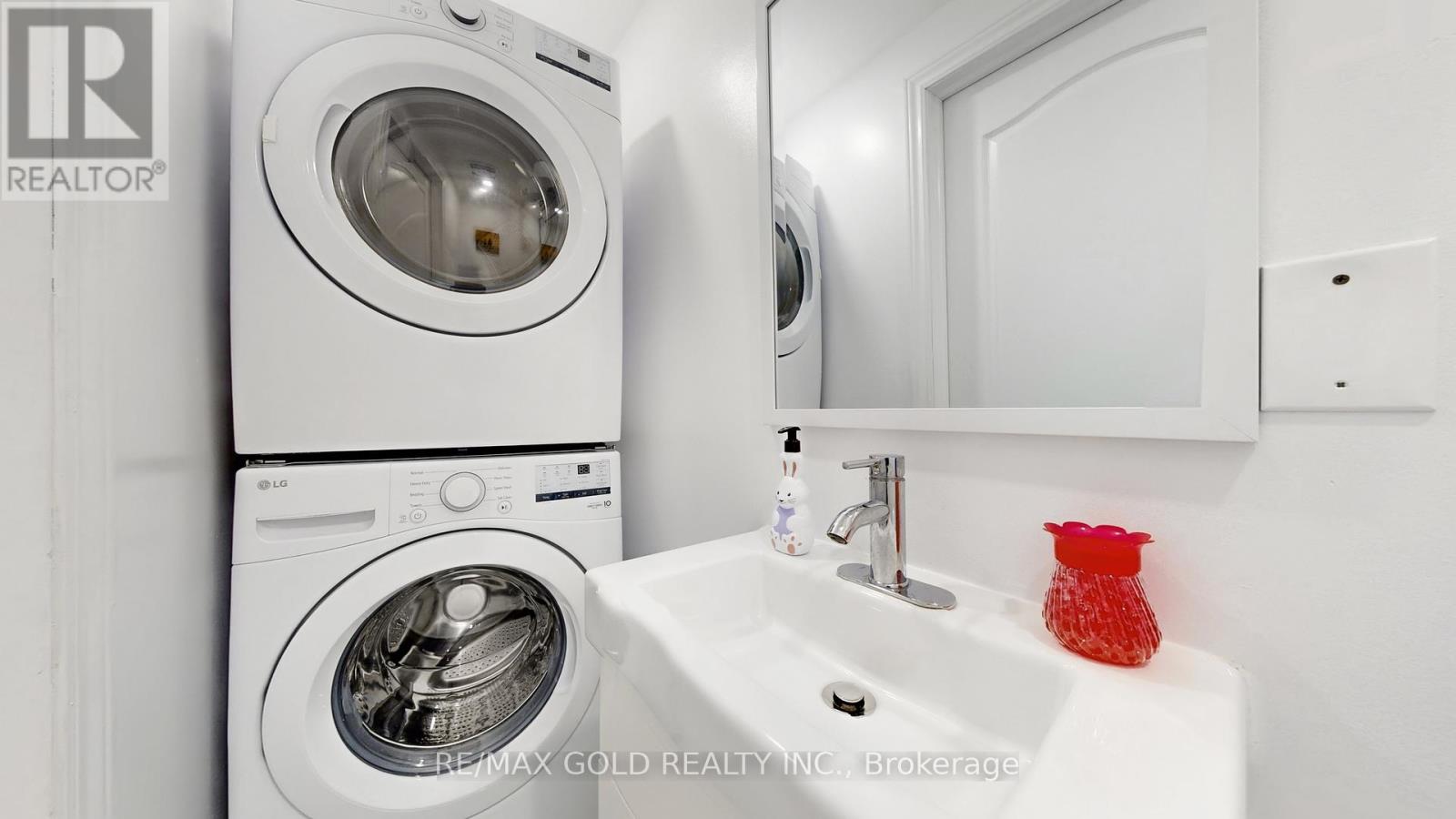 12 Glencastle Square, Brampton, Ontario  L6S 2H8 - Photo 15 - W12703906