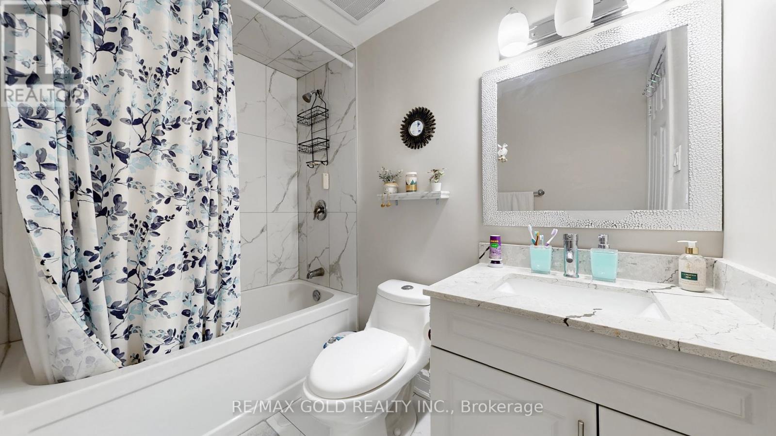 12 Glencastle Square, Brampton, Ontario  L6S 2H8 - Photo 33 - W12703906