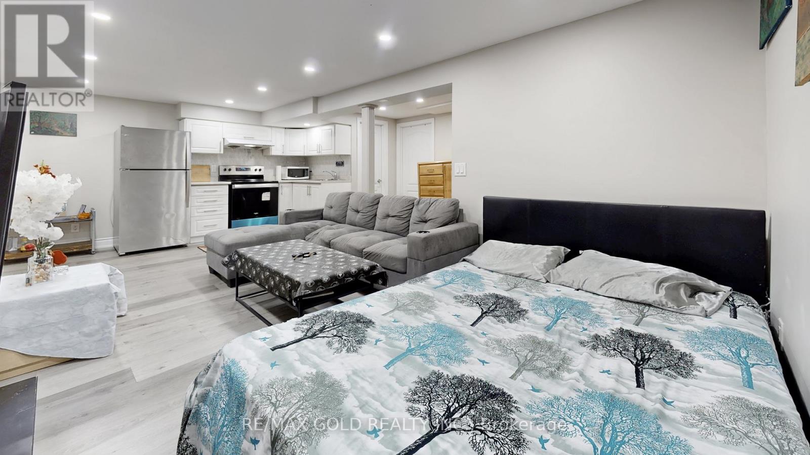 12 Glencastle Square, Brampton, Ontario  L6S 2H8 - Photo 40 - W12703906